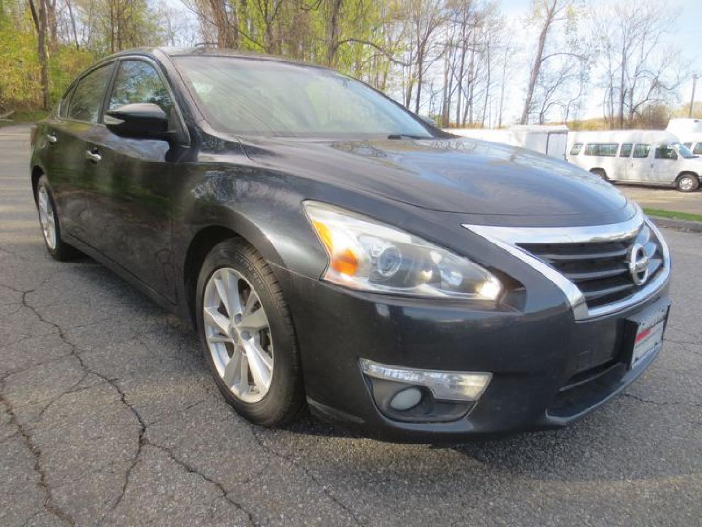 2013 Gray /Black Nissan Altima 2.5 SL (1N4AL3AP2DC) with an 2.5L L4 DOHC 16V engine, Automatic transmission, located at 270 US Route 6, Mahopac, NY, 10541, (845) 621-0895, 41.349022, -73.755280 - Photo#1