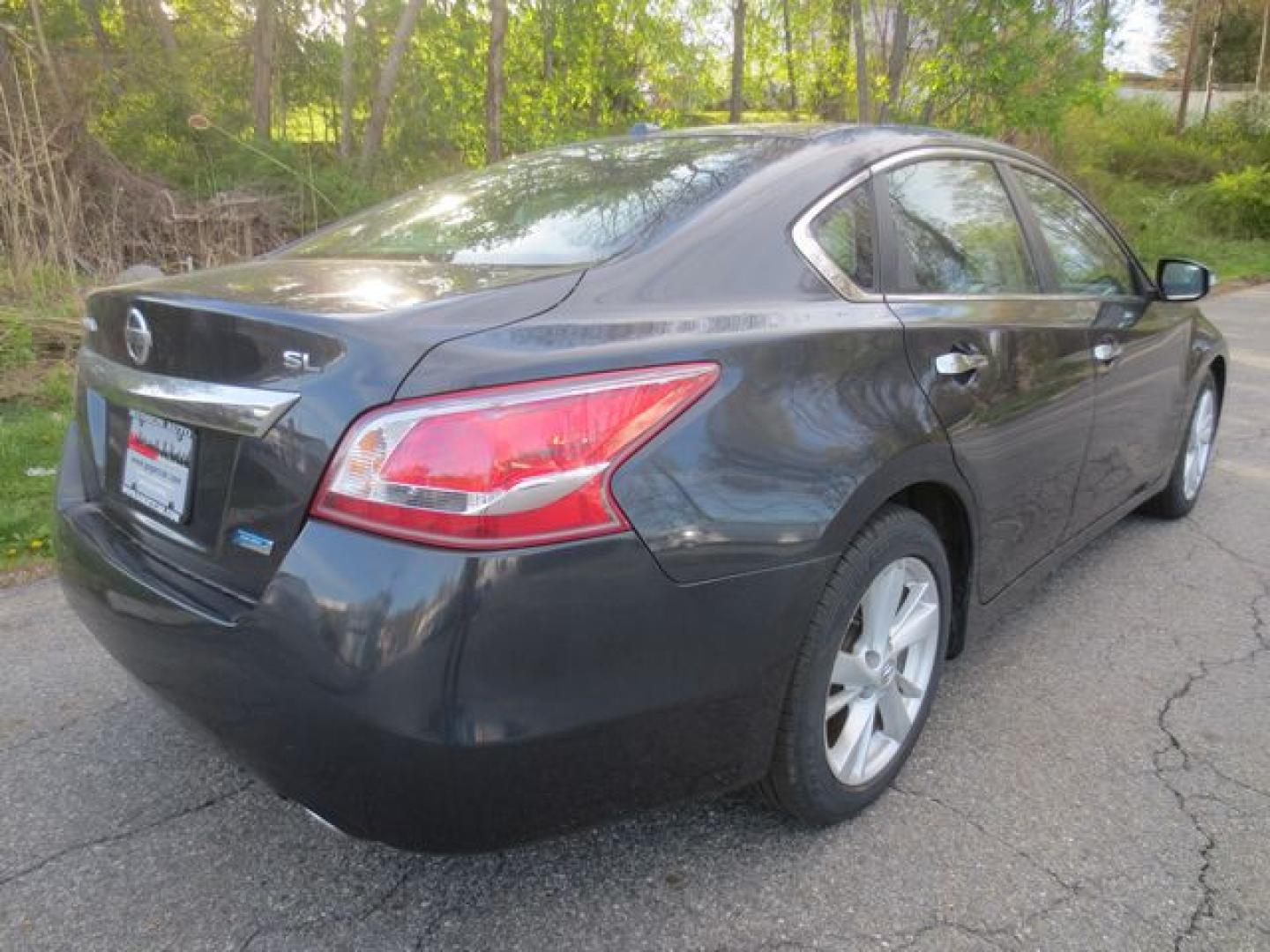 2013 Gray /Black Nissan Altima 2.5 SL (1N4AL3AP2DC) with an 2.5L L4 DOHC 16V engine, Automatic transmission, located at 270 US Route 6, Mahopac, NY, 10541, (845) 621-0895, 41.349022, -73.755280 - Photo#3