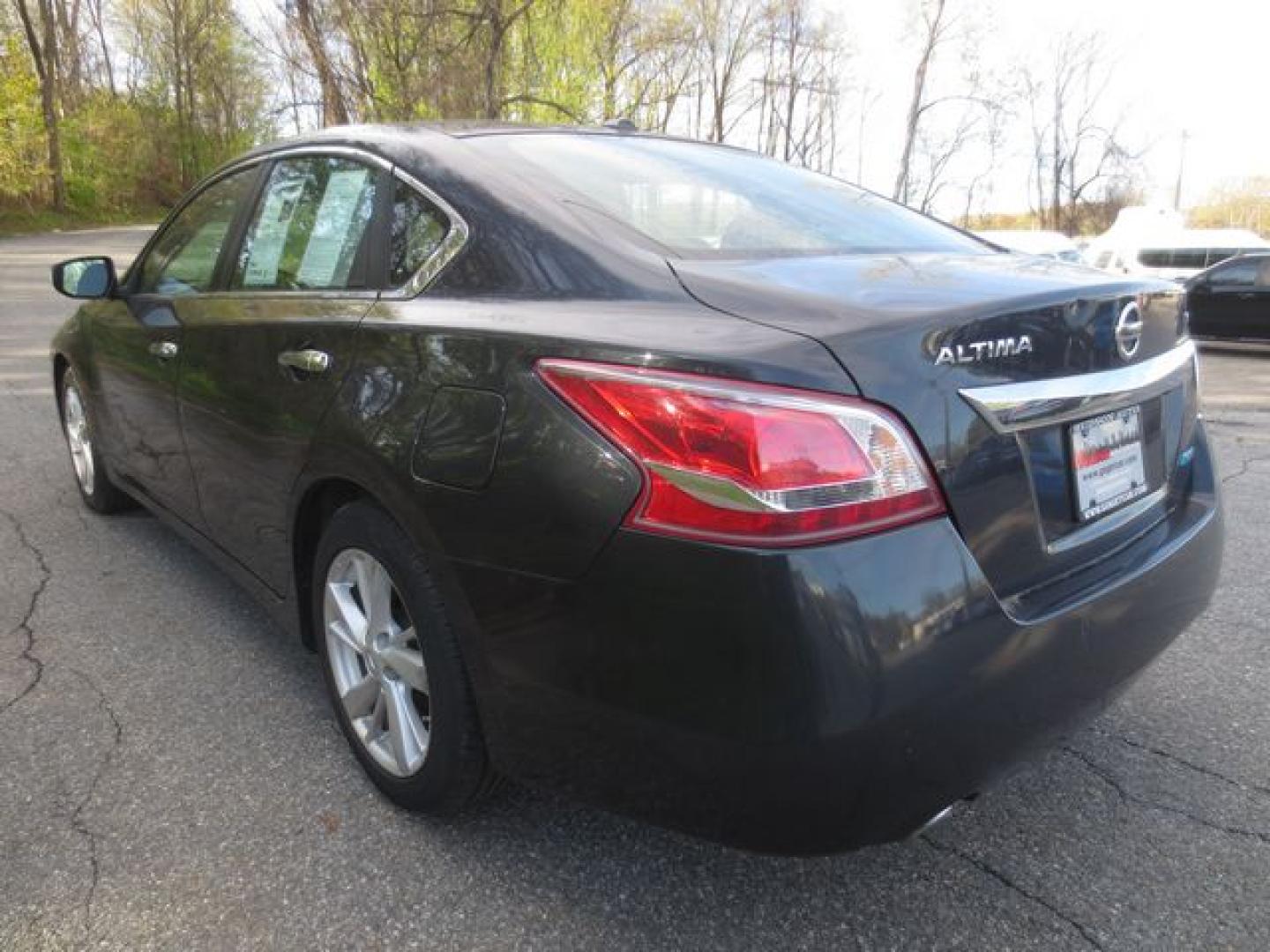 2013 Gray /Black Nissan Altima 2.5 SL (1N4AL3AP2DC) with an 2.5L L4 DOHC 16V engine, Automatic transmission, located at 270 US Route 6, Mahopac, NY, 10541, (845) 621-0895, 41.349022, -73.755280 - Photo#4