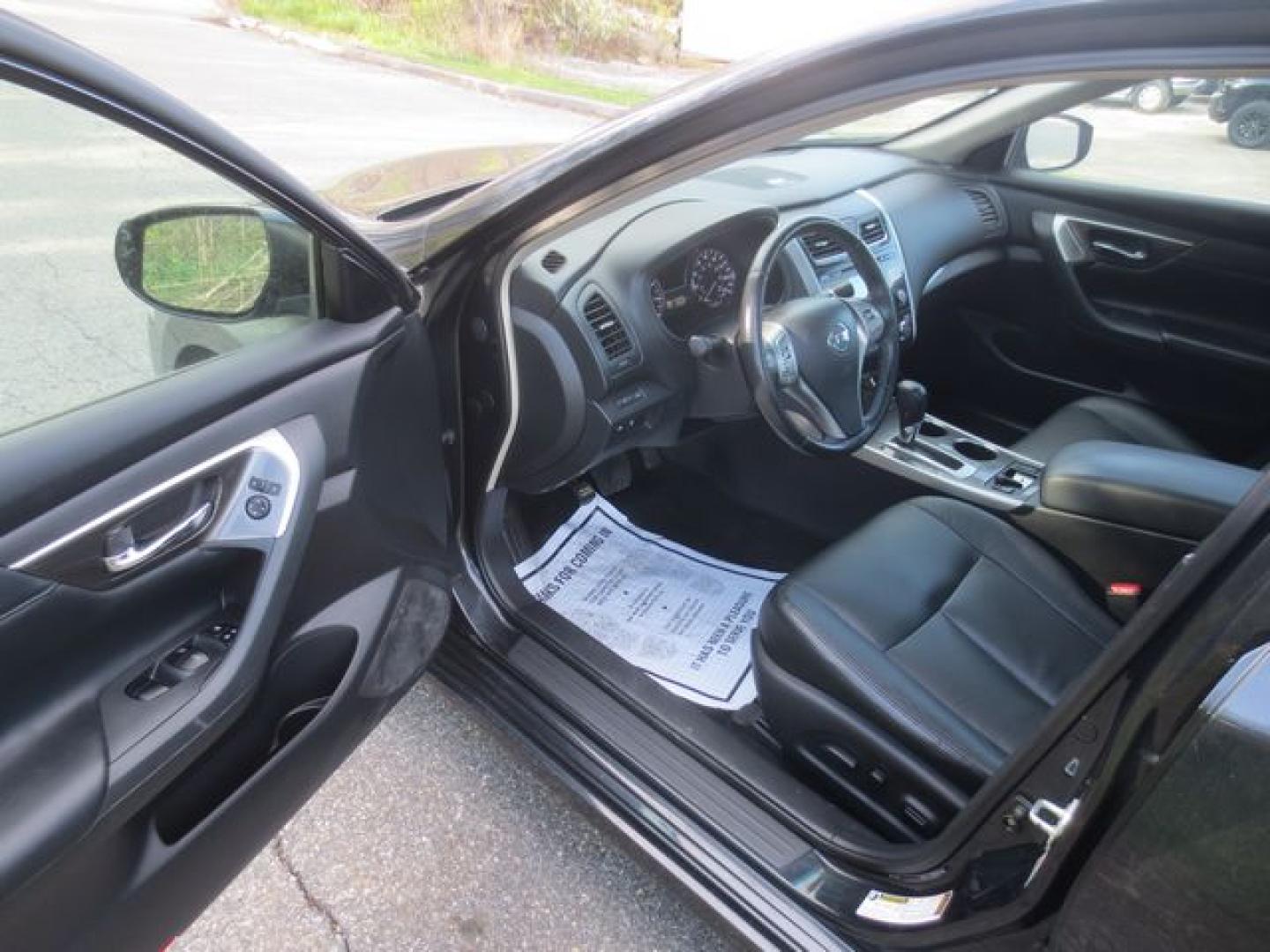 2013 Gray /Black Nissan Altima 2.5 SL (1N4AL3AP2DC) with an 2.5L L4 DOHC 16V engine, Automatic transmission, located at 270 US Route 6, Mahopac, NY, 10541, (845) 621-0895, 41.349022, -73.755280 - Photo#6