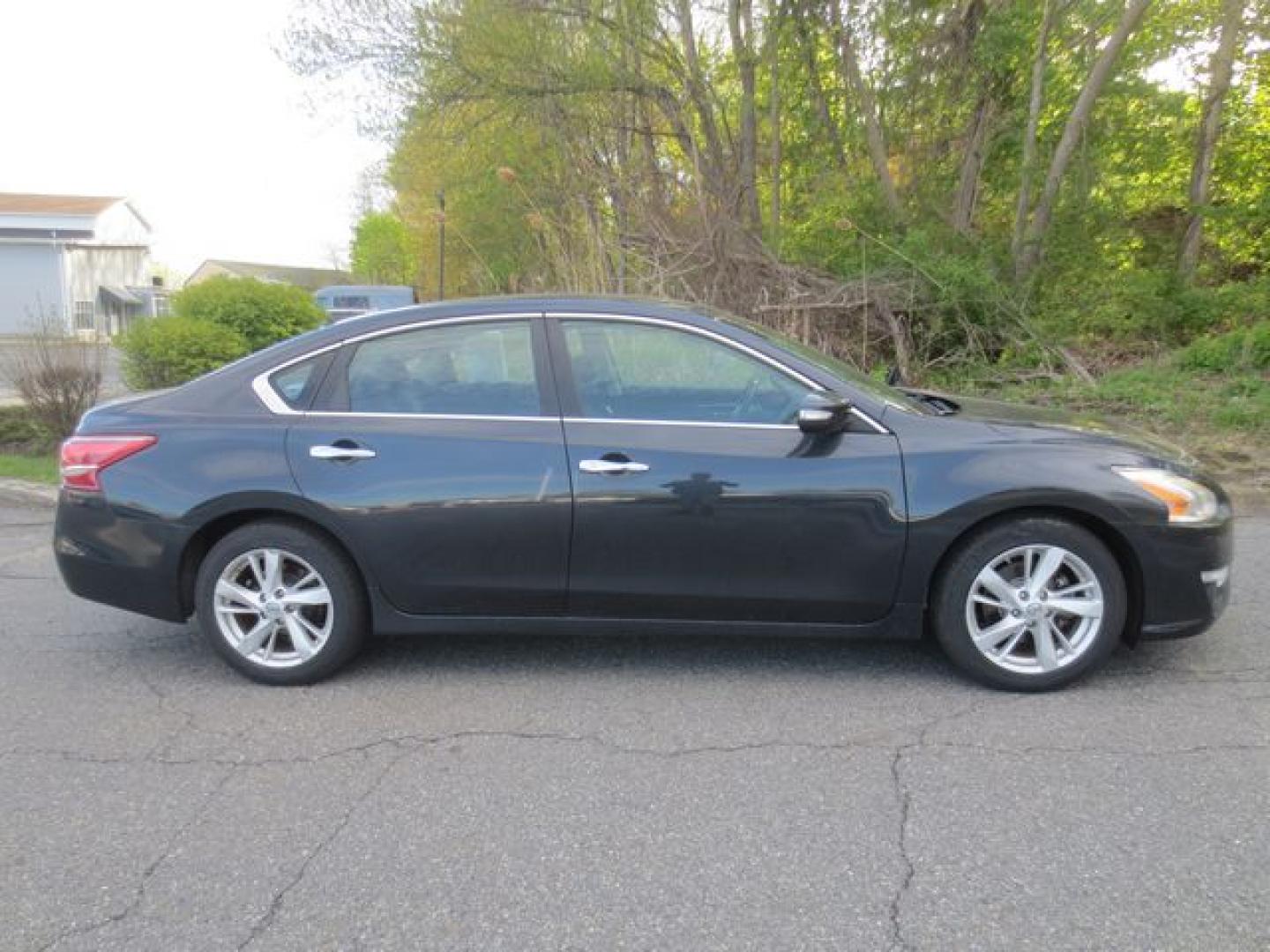 2013 Gray /Black Nissan Altima 2.5 SL (1N4AL3AP2DC) with an 2.5L L4 DOHC 16V engine, Automatic transmission, located at 270 US Route 6, Mahopac, NY, 10541, (845) 621-0895, 41.349022, -73.755280 - Photo#10