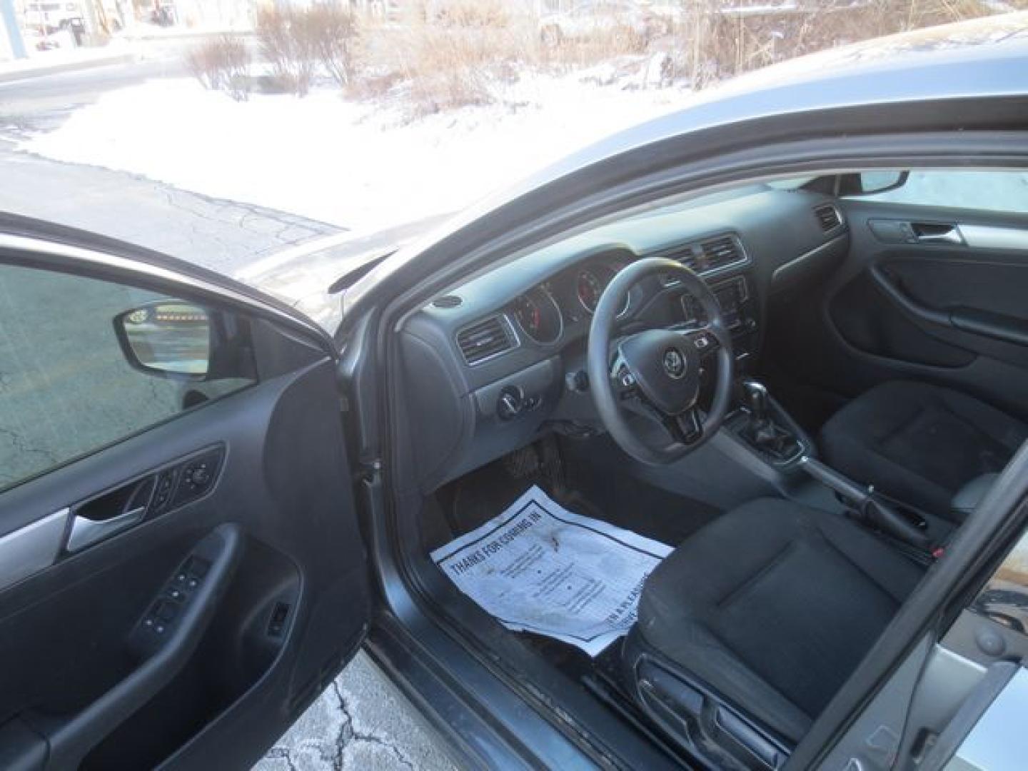 2016 Gray /Black Volkswagen Jetta SE (3VWD67AJ2GM) with an 1.4L L4 DOHC 20V TURBO engine, 6A transmission, located at 270 US Route 6, Mahopac, NY, 10541, (845) 621-0895, 41.349022, -73.755280 - Photo#2