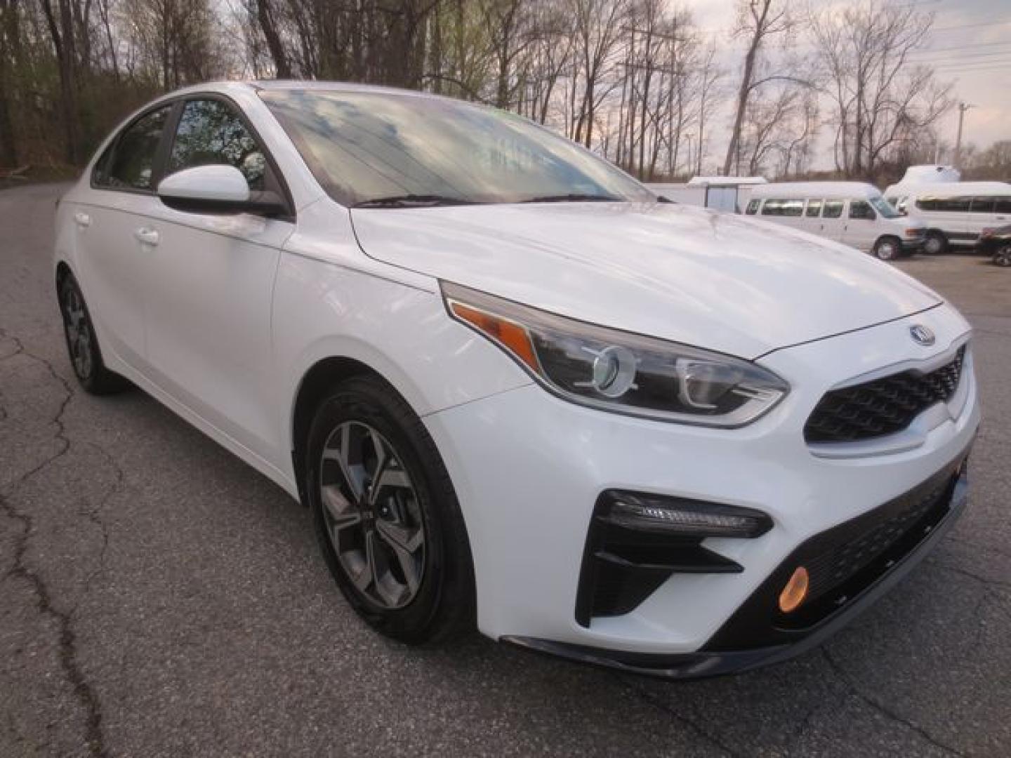 2020 White /Black Kia Forte LXS (3KPF24AD2LE) with an 2.0L L4 DOHC 16V engine, Automotic transmission, located at 270 US Route 6, Mahopac, NY, 10541, (845) 621-0895, 41.349022, -73.755280 - Photo#1