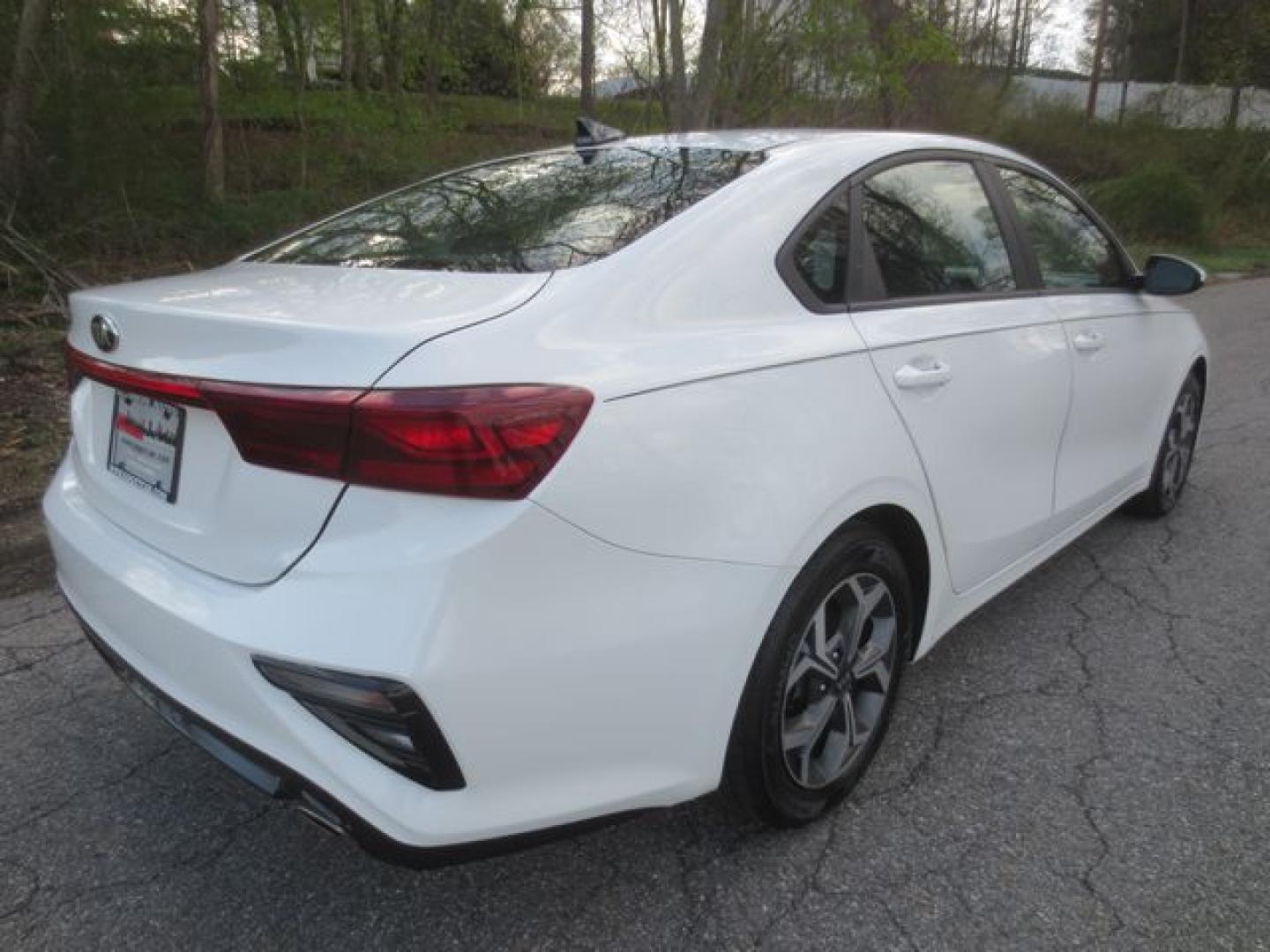 2020 White /Black Kia Forte LXS (3KPF24AD2LE) with an 2.0L L4 DOHC 16V engine, Automotic transmission, located at 270 US Route 6, Mahopac, NY, 10541, (845) 621-0895, 41.349022, -73.755280 - Photo#3