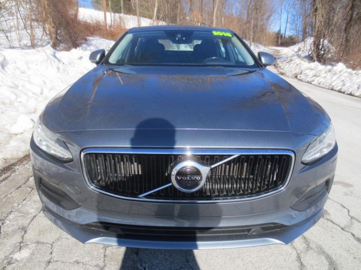 2018 Gray /Black Volvo S90 T5 Momentum (LVY982MK3JP) with an 2.0L L4 DOHC 16V engine, 8 Speed Automatic transmission, located at 270 US Route 6, Mahopac, NY, 10541, (845) 621-0895, 41.349022, -73.755280 - Photo#2