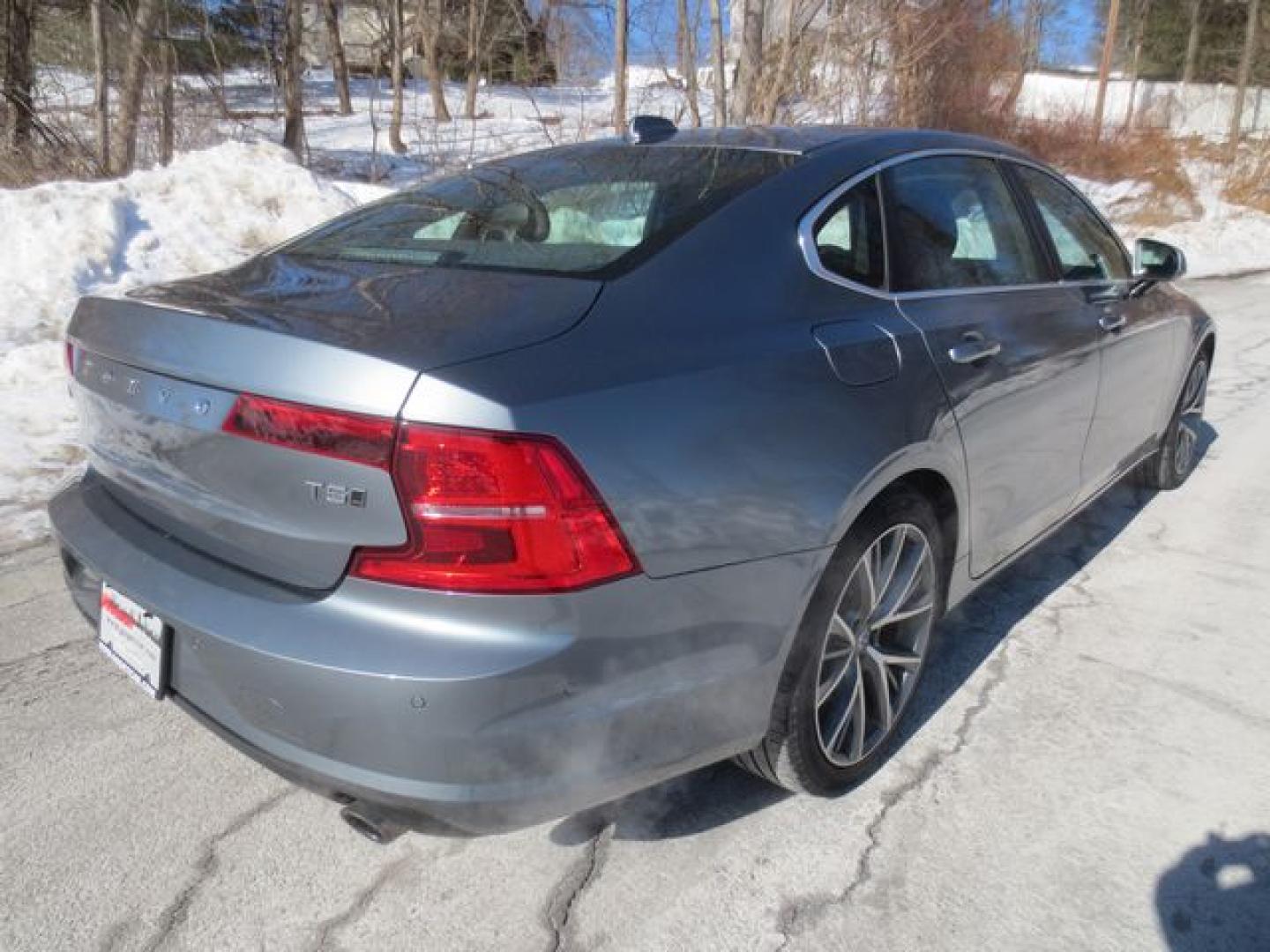 2018 Gray /Black Volvo S90 T5 Momentum (LVY982MK3JP) with an 2.0L L4 DOHC 16V engine, 8 Speed Automatic transmission, located at 270 US Route 6, Mahopac, NY, 10541, (845) 621-0895, 41.349022, -73.755280 - Photo#3