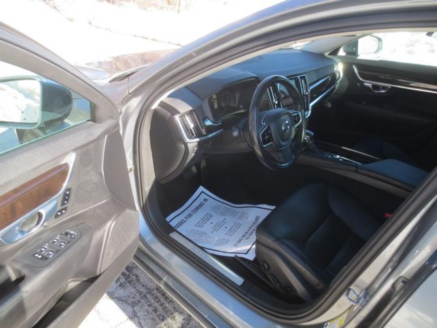 2018 Gray /Black Volvo S90 T5 Momentum (LVY982MK3JP) with an 2.0L L4 DOHC 16V engine, 8 Speed Automatic transmission, located at 270 US Route 6, Mahopac, NY, 10541, (845) 621-0895, 41.349022, -73.755280 - Photo#5