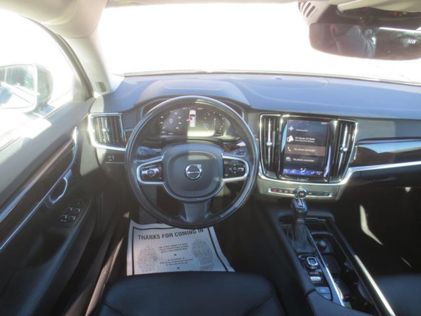 2018 Gray /Black Volvo S90 T5 Momentum (LVY982MK3JP) with an 2.0L L4 DOHC 16V engine, 8 Speed Automatic transmission, located at 270 US Route 6, Mahopac, NY, 10541, (845) 621-0895, 41.349022, -73.755280 - Photo#7