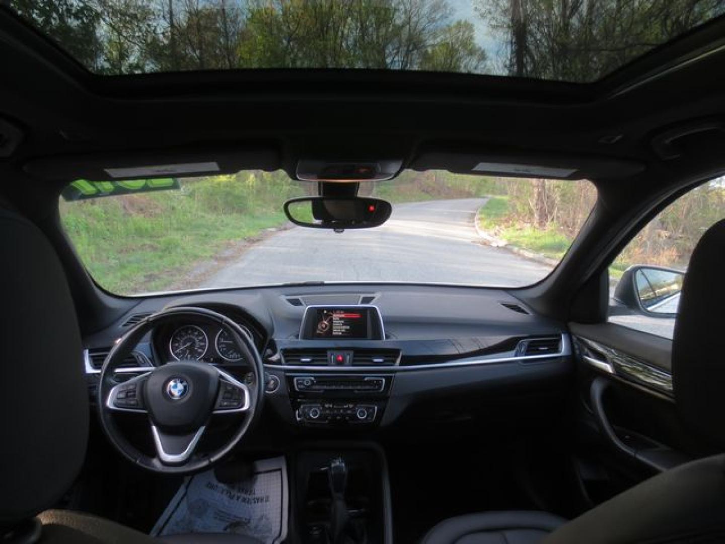 2017 White /Black BMW X1 xDrive28i (WBXHT3Z31H4) with an 2.0L L4 DOHC 16V engine, Automatic transmission, located at 270 US Route 6, Mahopac, NY, 10541, (845) 621-0895, 41.349022, -73.755280 - Photo#7