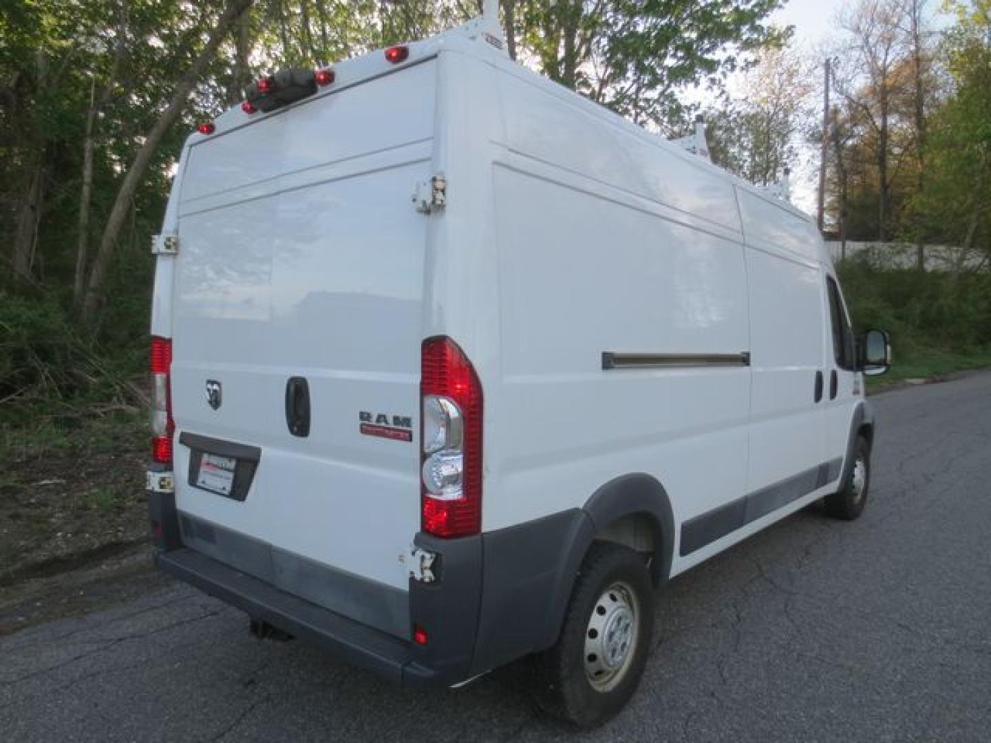 2017 White /Gray RAM Promaster 3500 High Roof Tradesman 159-in. WB (3C6URVHG6HE) with an 3.6L V6 engine, 6A transmission, located at 270 US Route 6, Mahopac, NY, 10541, (845) 621-0895, 41.349022, -73.755280 - Photo#3