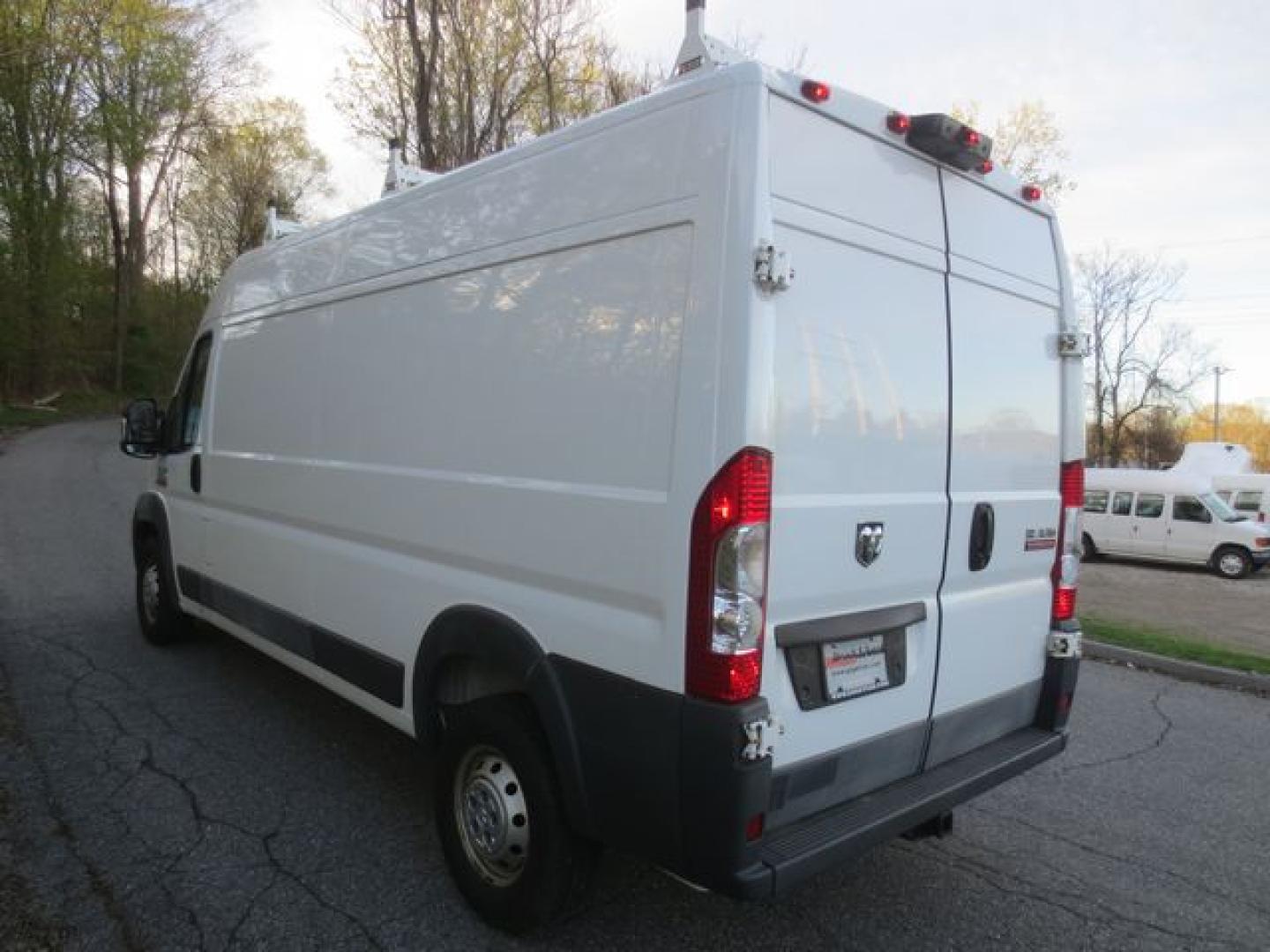 2017 White /Gray RAM Promaster 3500 High Roof Tradesman 159-in. WB (3C6URVHG6HE) with an 3.6L V6 engine, 6A transmission, located at 270 US Route 6, Mahopac, NY, 10541, (845) 621-0895, 41.349022, -73.755280 - Photo#4