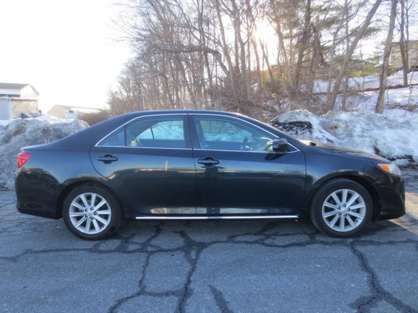 2013 Blue /Gray Toyota Camry XLE (4T1BK1FK7DU) with an 3.5L V6 DOHC 24V engine, 6-Speed Automatic transmission, located at 270 US Route 6, Mahopac, NY, 10541, (845) 621-0895, 41.349022, -73.755280 - Photo#11