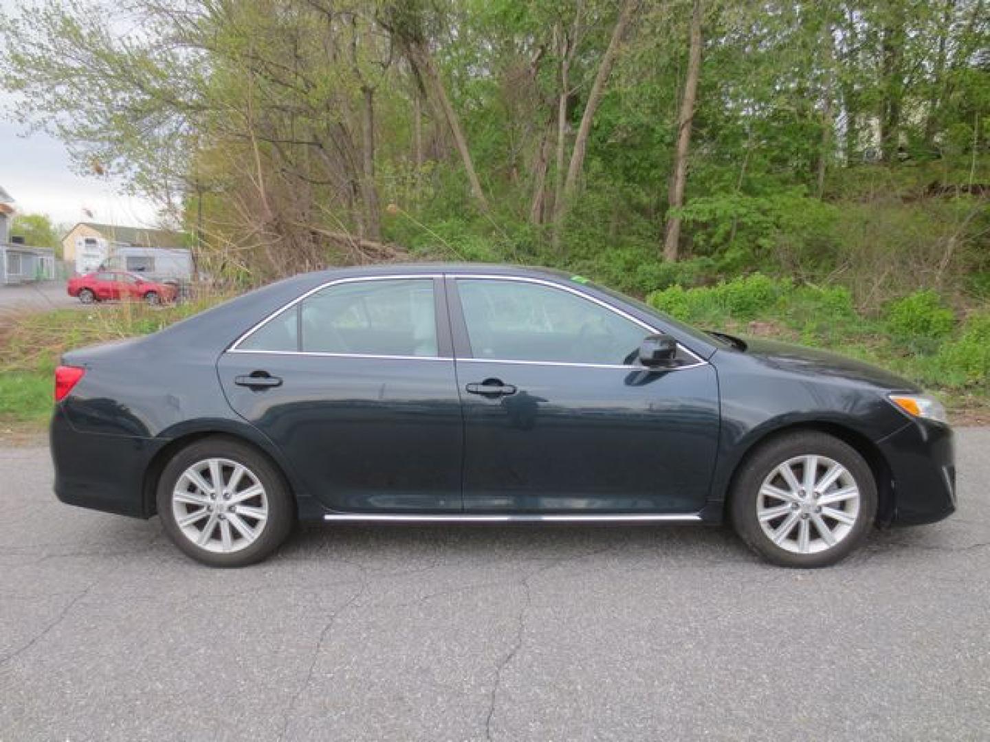 2013 Blue /Gray Toyota Camry XLE (4T1BK1FK7DU) with an 3.5L V6 DOHC 24V engine, 6-Speed Automatic transmission, located at 270 US Route 6, Mahopac, NY, 10541, (845) 621-0895, 41.349022, -73.755280 - Photo#11