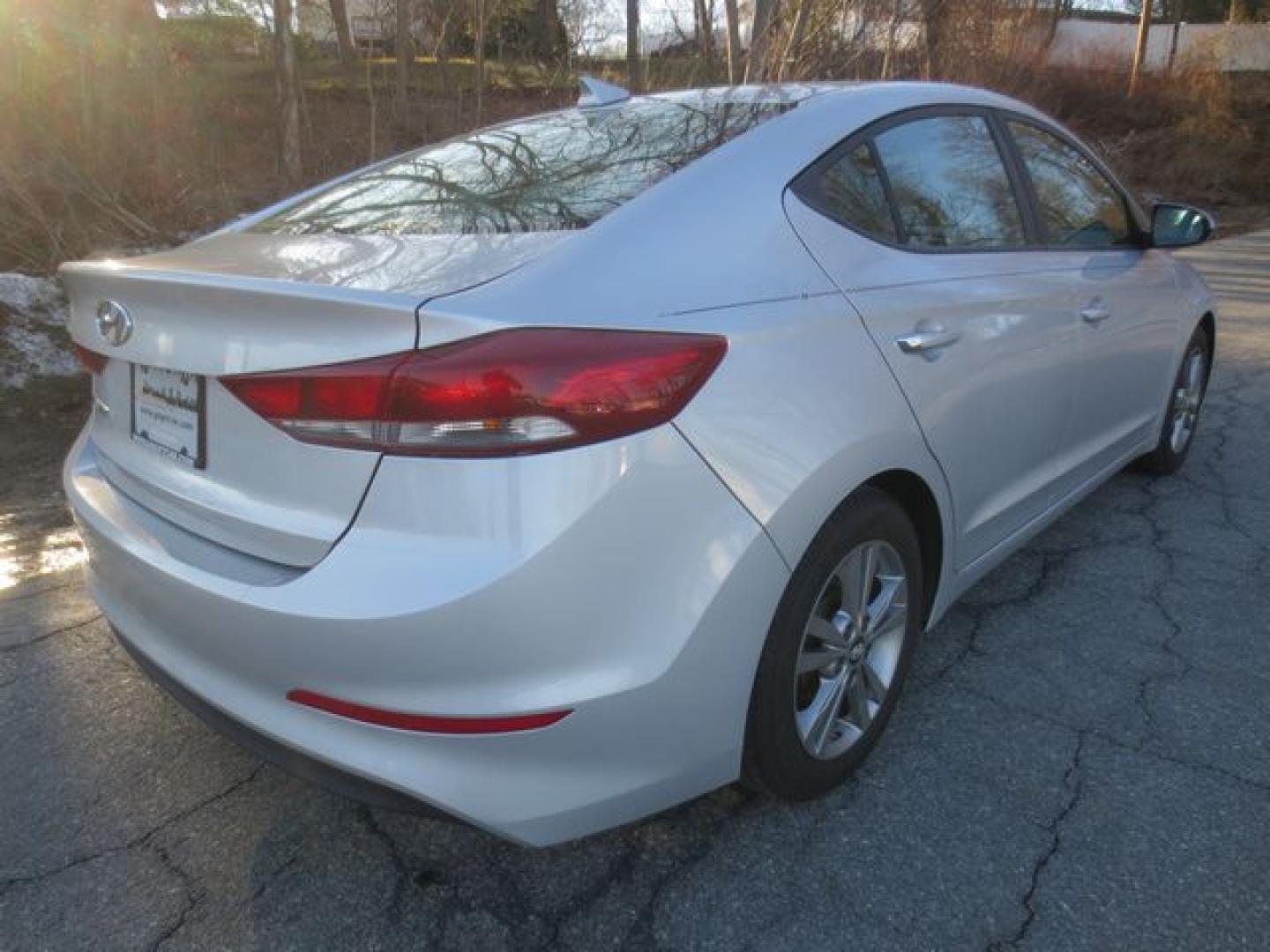 2017 Silver /Gray Hyundai Elantra SE (KMHD84LF5HU) with an 2.0L L4 DOHC 16V engine, 6A transmission, located at 270 US Route 6, Mahopac, NY, 10541, (845) 621-0895, 41.349022, -73.755280 - Photo#3
