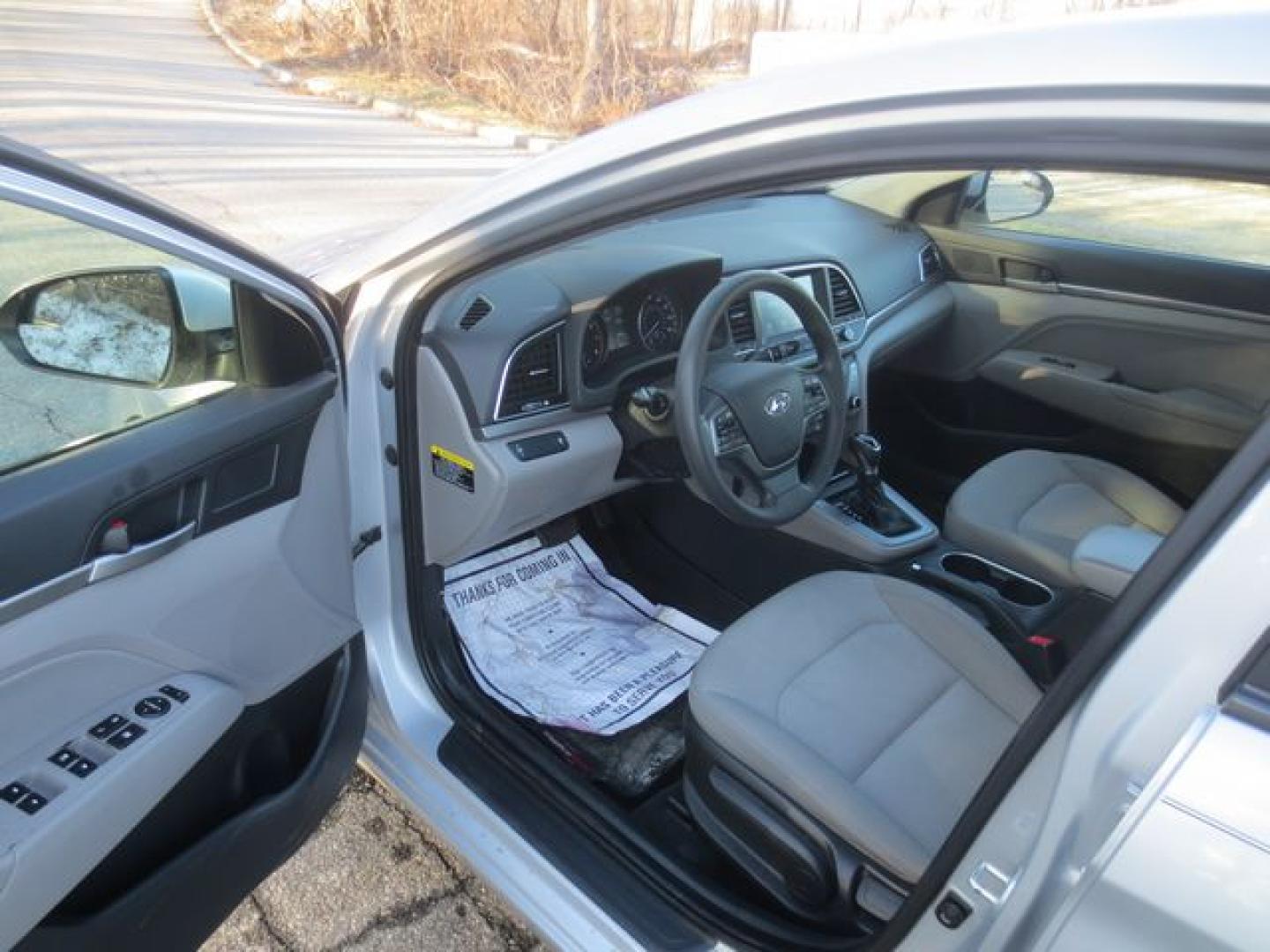 2017 Silver /Gray Hyundai Elantra SE (KMHD84LF5HU) with an 2.0L L4 DOHC 16V engine, 6A transmission, located at 270 US Route 6, Mahopac, NY, 10541, (845) 621-0895, 41.349022, -73.755280 - Photo#6