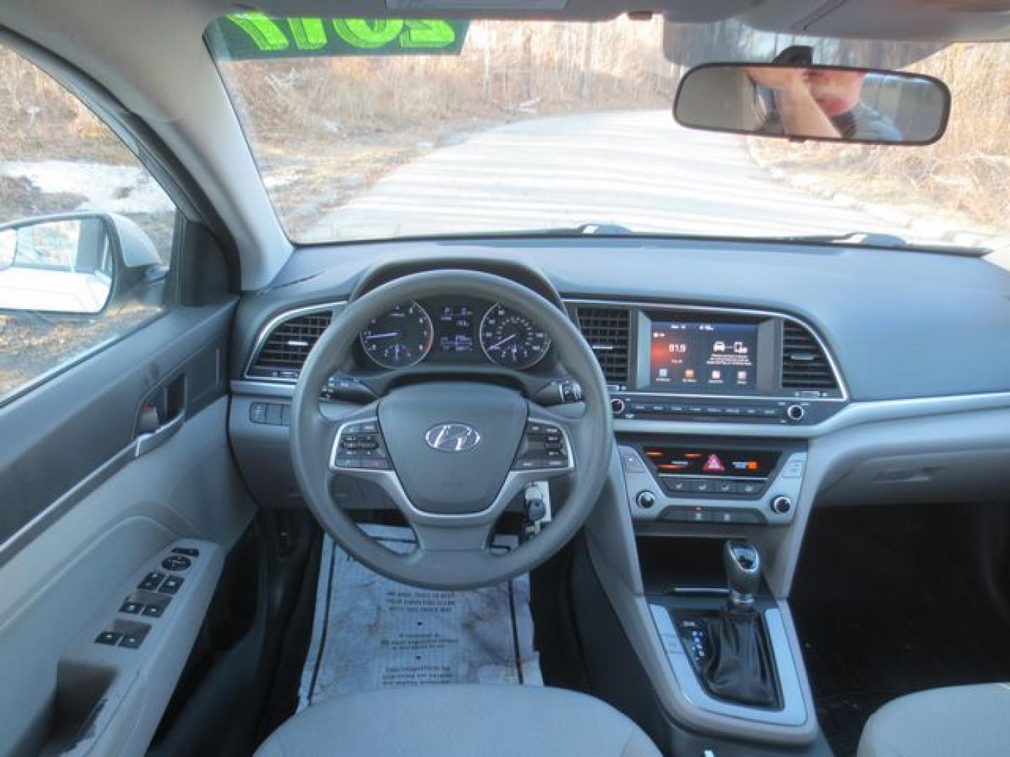 2017 Silver /Gray Hyundai Elantra SE (KMHD84LF5HU) with an 2.0L L4 DOHC 16V engine, 6A transmission, located at 270 US Route 6, Mahopac, NY, 10541, (845) 621-0895, 41.349022, -73.755280 - Photo#8