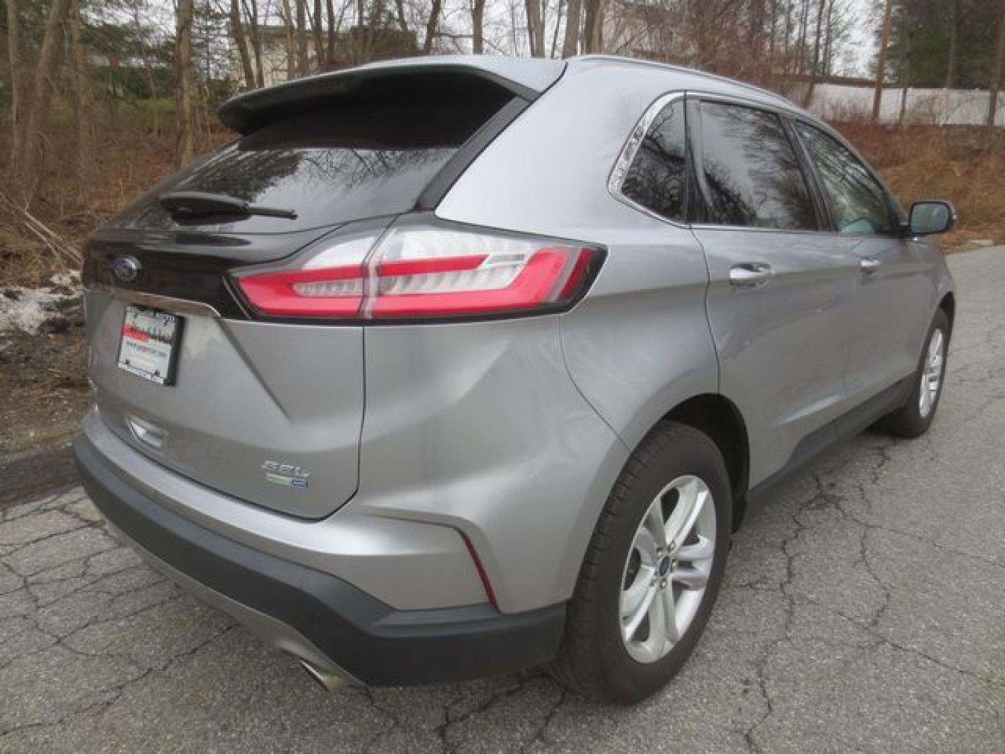 2020 Silver /Black Ford Edge SEL (2FMPK4J95LB) with an 2.0L L4 DOHC 16V engine, Automatic transmission, located at 270 US Route 6, Mahopac, NY, 10541, (845) 621-0895, 41.349022, -73.755280 - Photo#3