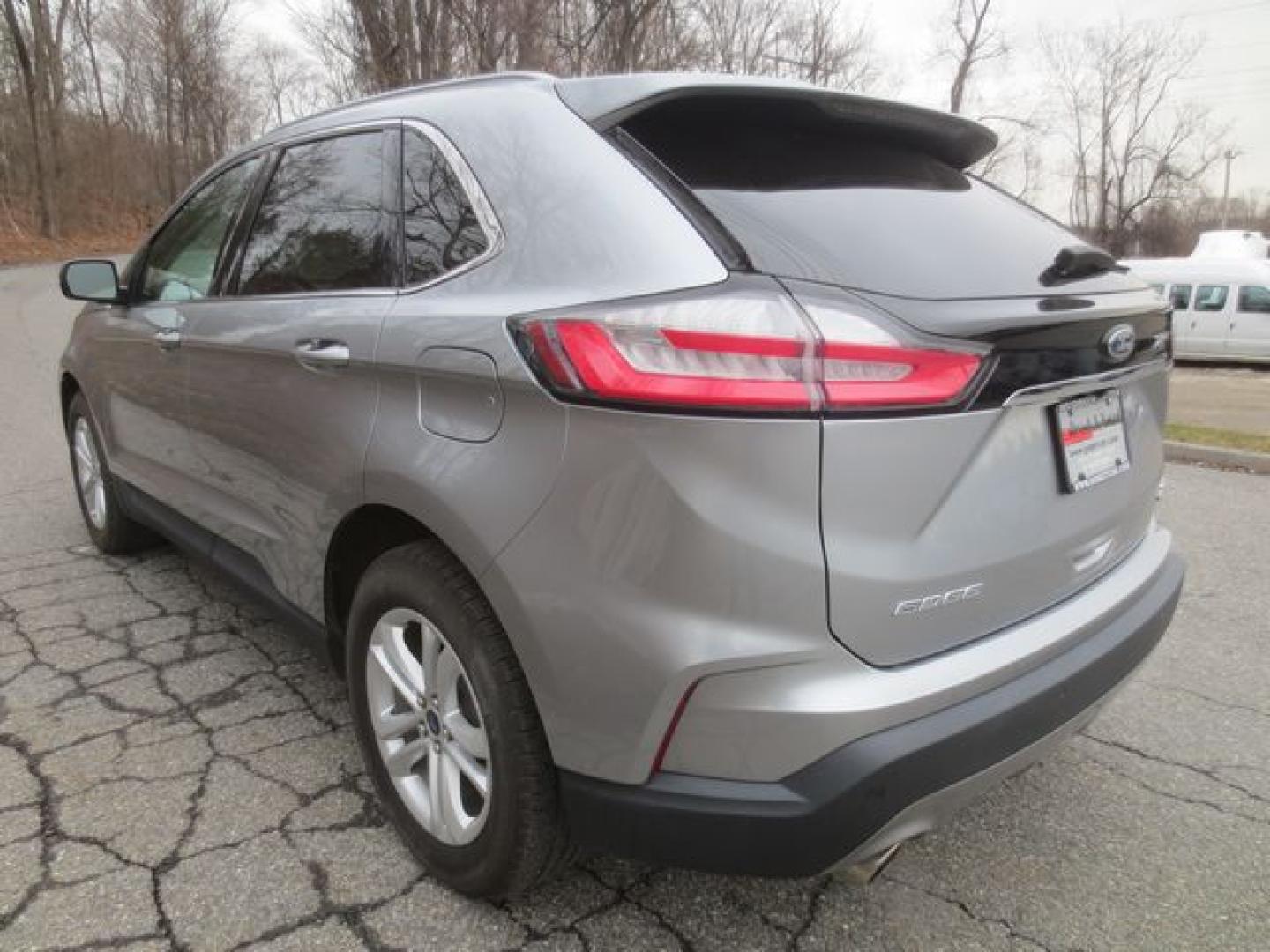 2020 Silver /Black Ford Edge SEL (2FMPK4J95LB) with an 2.0L L4 DOHC 16V engine, Automatic transmission, located at 270 US Route 6, Mahopac, NY, 10541, (845) 621-0895, 41.349022, -73.755280 - Photo#4