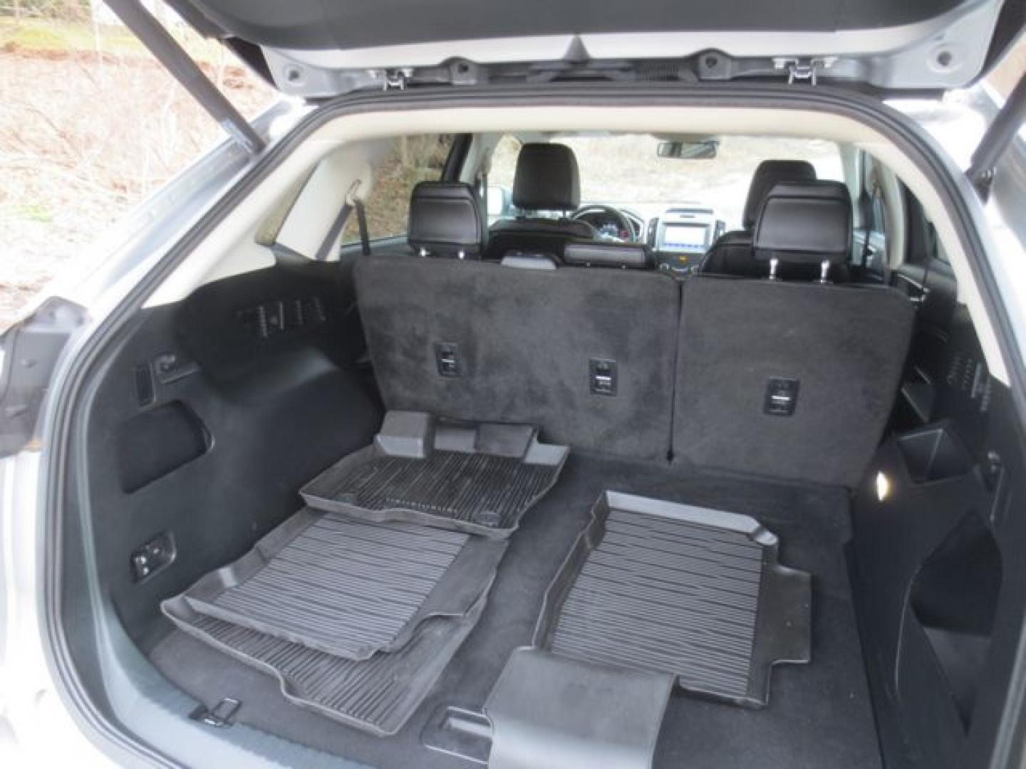 2020 Silver /Black Ford Edge SEL (2FMPK4J95LB) with an 2.0L L4 DOHC 16V engine, Automatic transmission, located at 270 US Route 6, Mahopac, NY, 10541, (845) 621-0895, 41.349022, -73.755280 - Photo#10