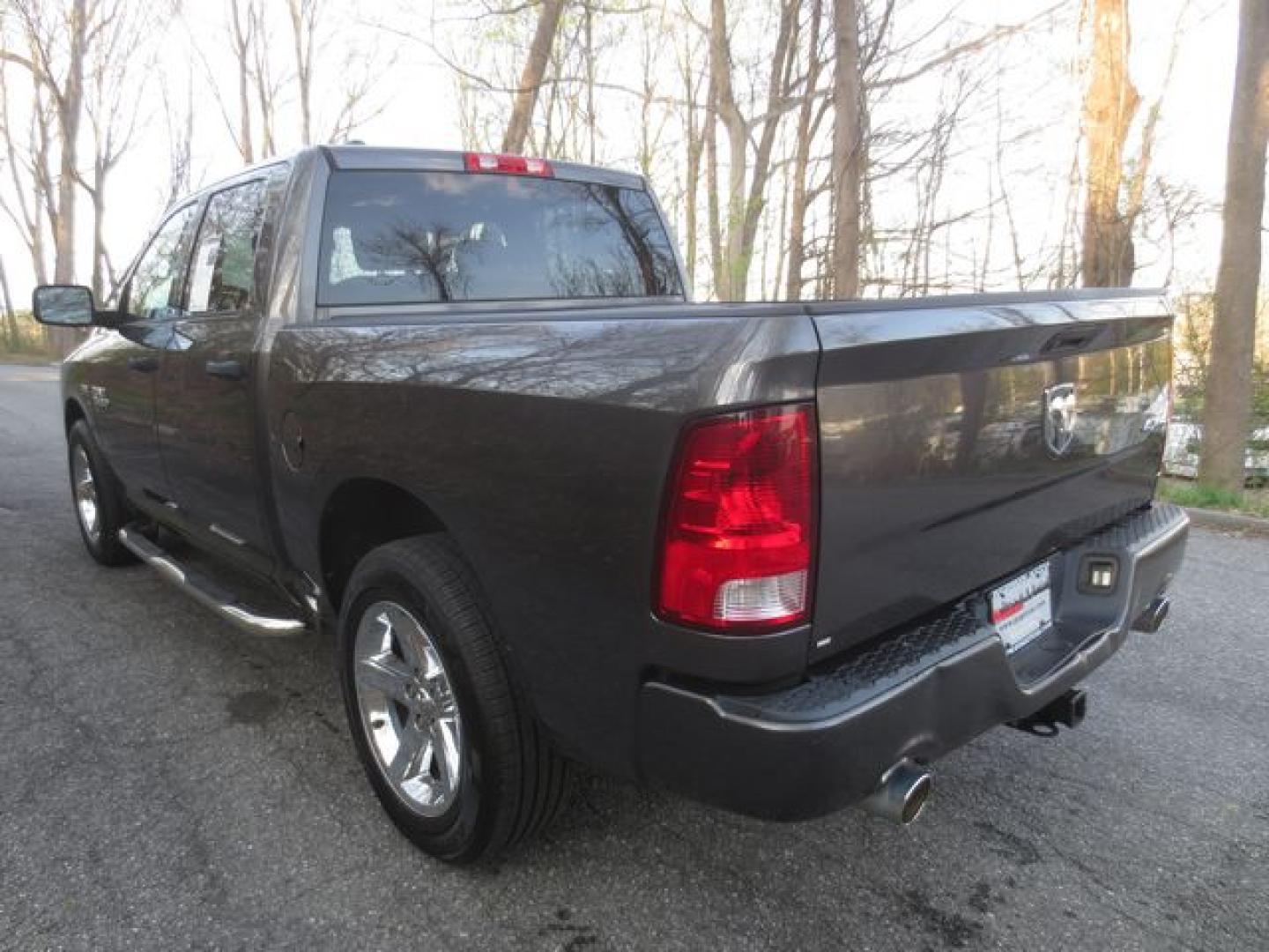 2014 Gray /Gray RAM 1500 Express Crew Cab (1C6RR7KT0ES) with an 5.7L V8 OHV 16V engine, 6-Speed Automatic transmission, located at 270 US Route 6, Mahopac, NY, 10541, (845) 621-0895, 41.349022, -73.755280 - Photo#4