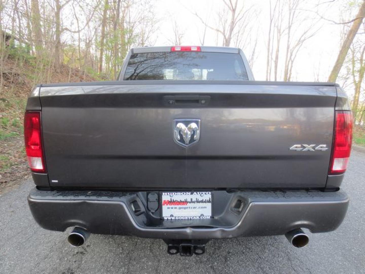 2014 Gray /Gray RAM 1500 Express Crew Cab (1C6RR7KT0ES) with an 5.7L V8 OHV 16V engine, 6-Speed Automatic transmission, located at 270 US Route 6, Mahopac, NY, 10541, (845) 621-0895, 41.349022, -73.755280 - Photo#5