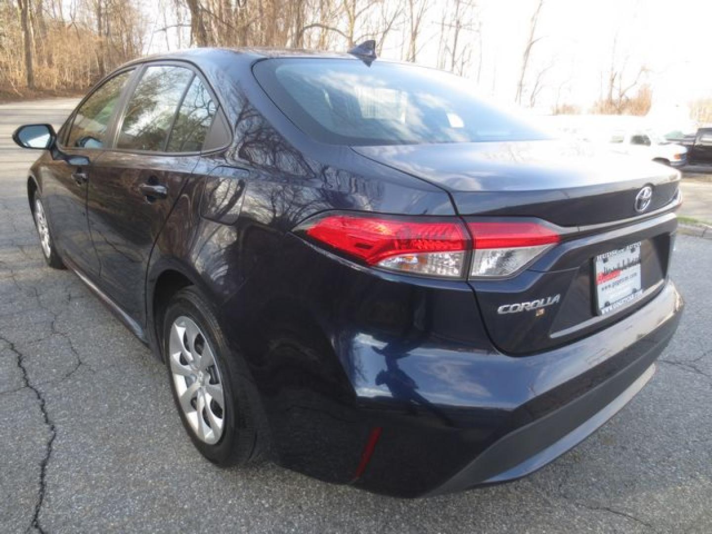 2022 Blue /Black Toyota Corolla LE (5YFEPMAE8NP) with an 1.8L L4 DOHC 16V engine, Automatic transmission, located at 270 US Route 6, Mahopac, NY, 10541, (845) 621-0895, 41.349022, -73.755280 - Photo#4