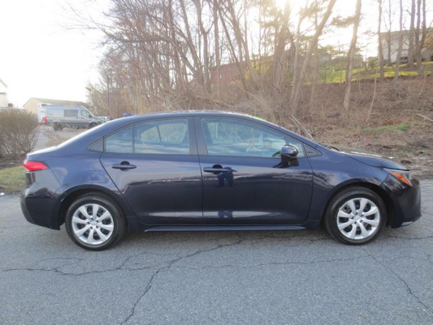 2022 Blue /Black Toyota Corolla LE (5YFEPMAE8NP) with an 1.8L L4 DOHC 16V engine, Automatic transmission, located at 270 US Route 6, Mahopac, NY, 10541, (845) 621-0895, 41.349022, -73.755280 - Photo#10