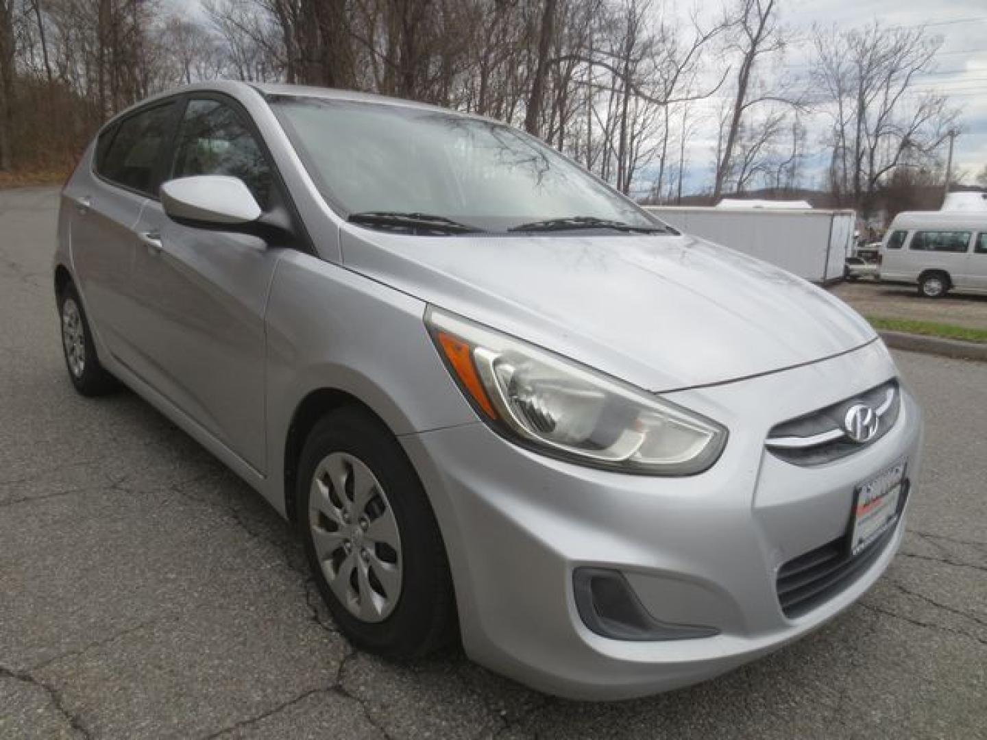 2017 Silver /Black Hyundai Accent SE (KMHCT5AE5HU) with an 1.6L L4 DOHC 16V engine, Automatic transmission, located at 270 US Route 6, Mahopac, NY, 10541, (845) 621-0895, 41.349022, -73.755280 - Photo#1