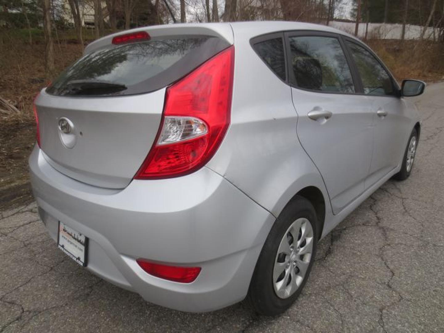 2017 Silver /Black Hyundai Accent SE (KMHCT5AE5HU) with an 1.6L L4 DOHC 16V engine, Automatic transmission, located at 270 US Route 6, Mahopac, NY, 10541, (845) 621-0895, 41.349022, -73.755280 - Photo#3