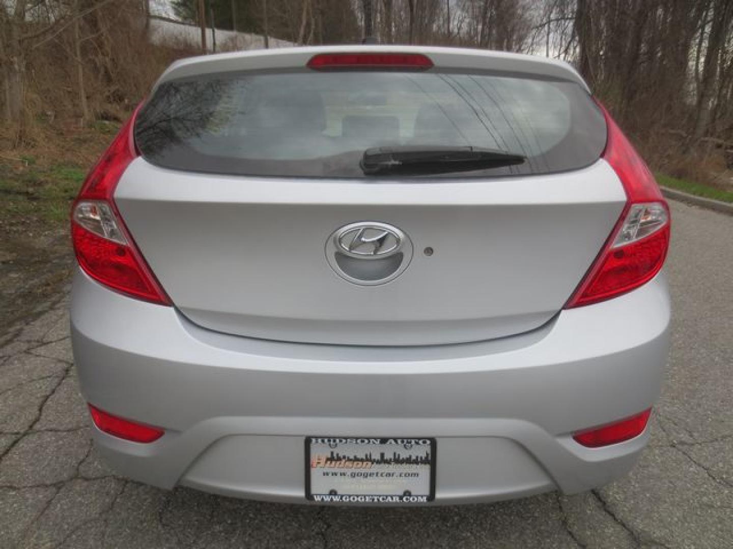 2017 Silver /Black Hyundai Accent SE (KMHCT5AE5HU) with an 1.6L L4 DOHC 16V engine, Automatic transmission, located at 270 US Route 6, Mahopac, NY, 10541, (845) 621-0895, 41.349022, -73.755280 - Photo#5