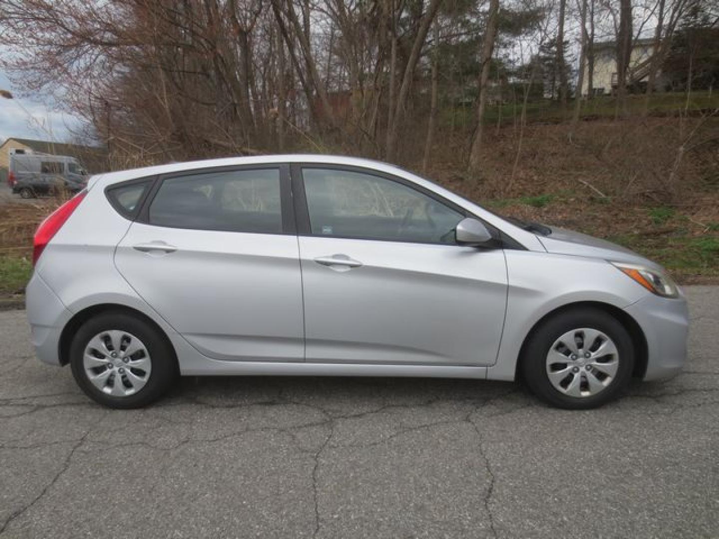 2017 Silver /Black Hyundai Accent SE (KMHCT5AE5HU) with an 1.6L L4 DOHC 16V engine, Automatic transmission, located at 270 US Route 6, Mahopac, NY, 10541, (845) 621-0895, 41.349022, -73.755280 - Photo#9
