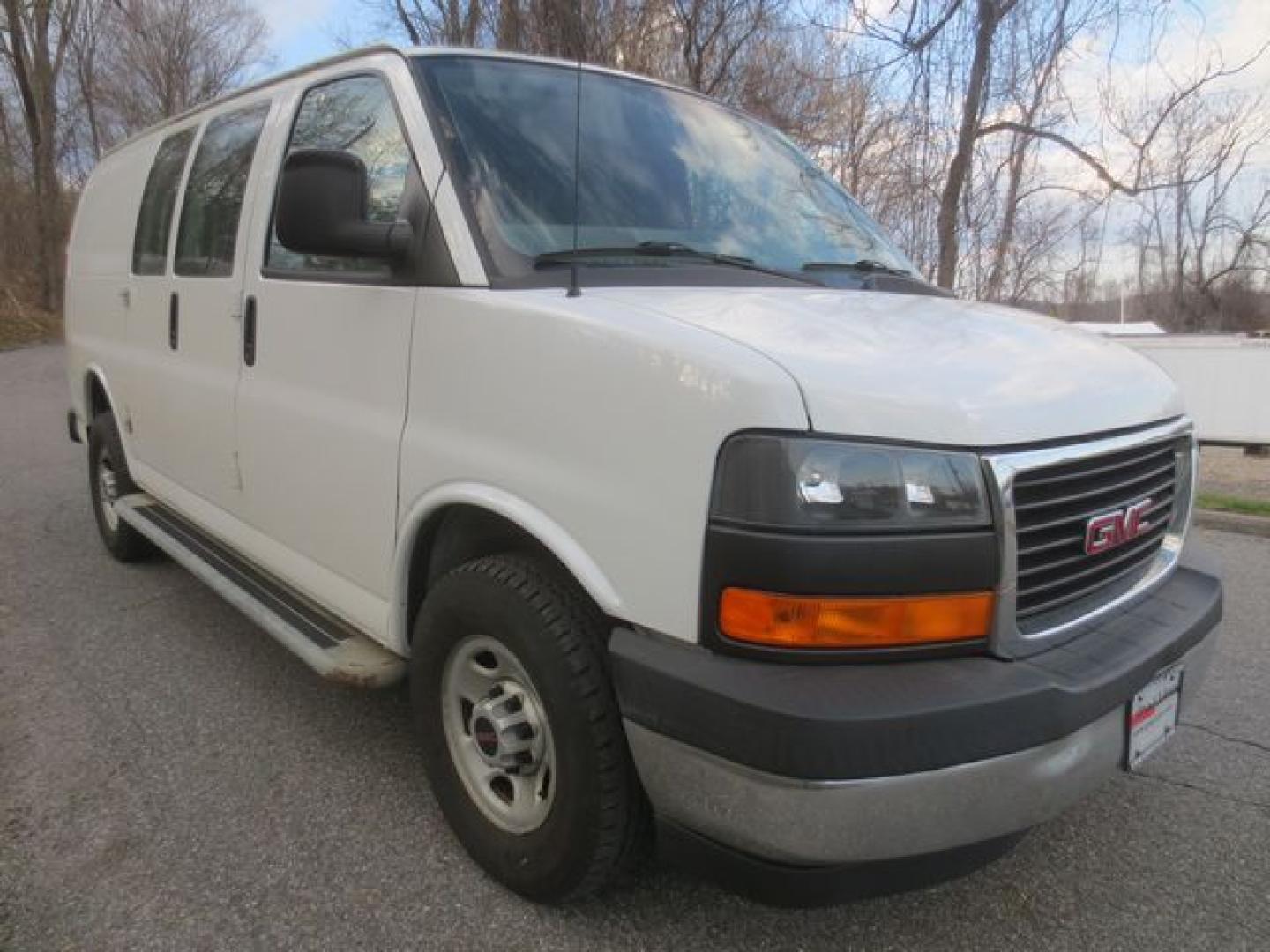 2017 White /Gray GMC Savana G2500 Cargo (1GTW7AFF8H1) with an 4.8L V8 FFV engine, 6A transmission, located at 270 US Route 6, Mahopac, NY, 10541, (845) 621-0895, 41.349022, -73.755280 - Photo#1