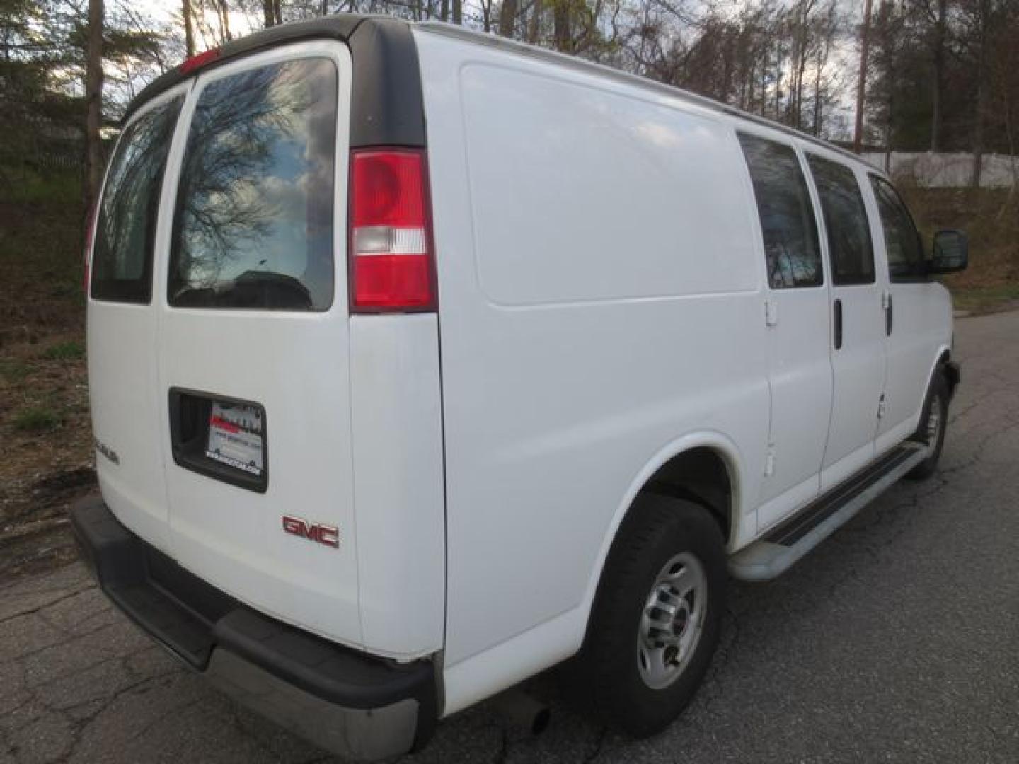 2017 White /Gray GMC Savana G2500 Cargo (1GTW7AFF8H1) with an 4.8L V8 FFV engine, 6A transmission, located at 270 US Route 6, Mahopac, NY, 10541, (845) 621-0895, 41.349022, -73.755280 - Photo#3