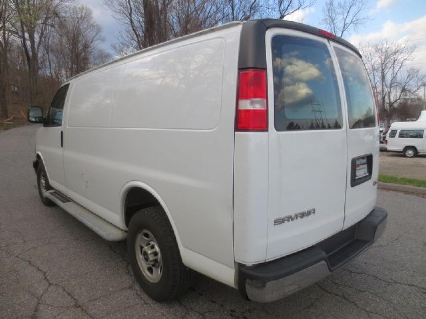 2017 White /Gray GMC Savana G2500 Cargo (1GTW7AFF8H1) with an 4.8L V8 FFV engine, 6A transmission, located at 270 US Route 6, Mahopac, NY, 10541, (845) 621-0895, 41.349022, -73.755280 - Photo#4