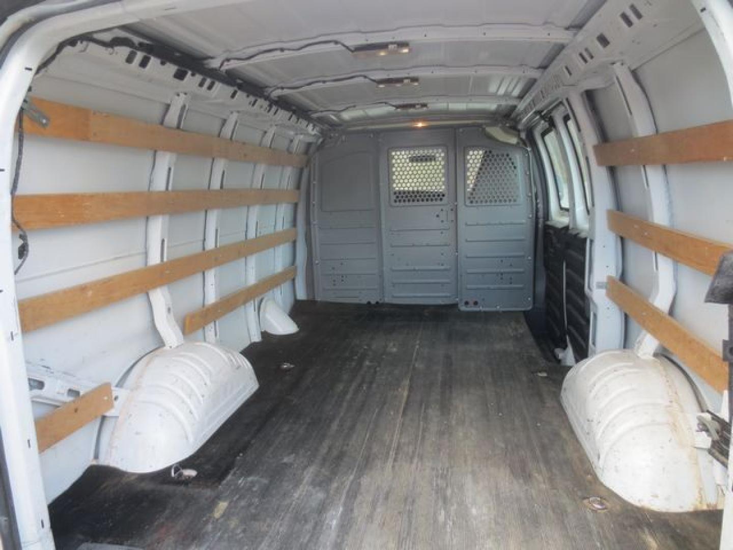 2017 White /Gray GMC Savana G2500 Cargo (1GTW7AFF8H1) with an 4.8L V8 FFV engine, 6A transmission, located at 270 US Route 6, Mahopac, NY, 10541, (845) 621-0895, 41.349022, -73.755280 - Photo#7