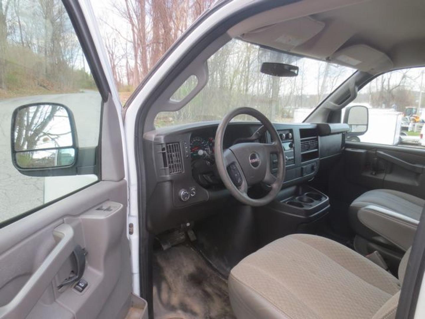 2017 White /Gray GMC Savana G2500 Cargo (1GTW7AFF8H1) with an 4.8L V8 FFV engine, 6A transmission, located at 270 US Route 6, Mahopac, NY, 10541, (845) 621-0895, 41.349022, -73.755280 - Photo#6