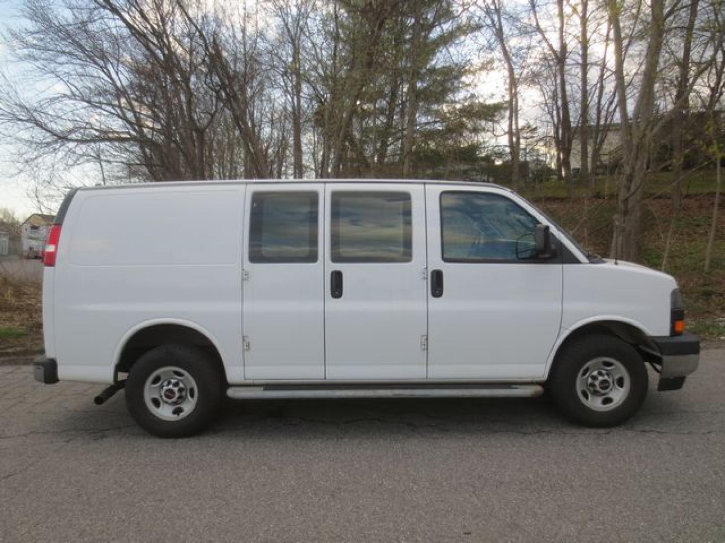 2017 White /Gray GMC Savana G2500 Cargo (1GTW7AFF8H1) with an 4.8L V8 FFV engine, 6A transmission, located at 270 US Route 6, Mahopac, NY, 10541, (845) 621-0895, 41.349022, -73.755280 - Photo#9