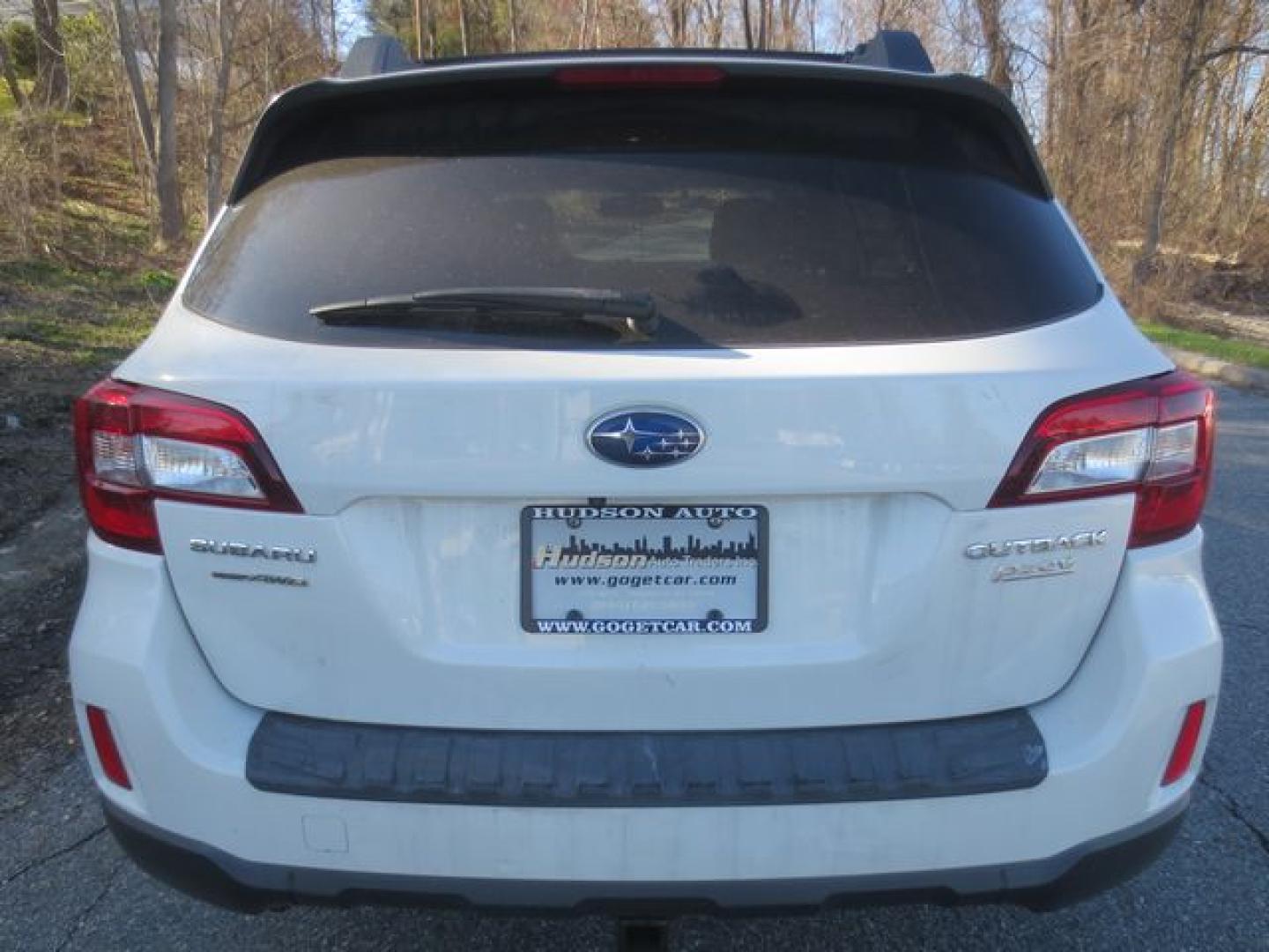 2015 White /Baige Subaru Outback Premium (4S4BSACC1F3) with an 2.5L H4 DOHC 16V engine, 6-Speed Automatic transmission, located at 270 US Route 6, Mahopac, NY, 10541, (845) 621-0895, 41.349022, -73.755280 - Photo#5