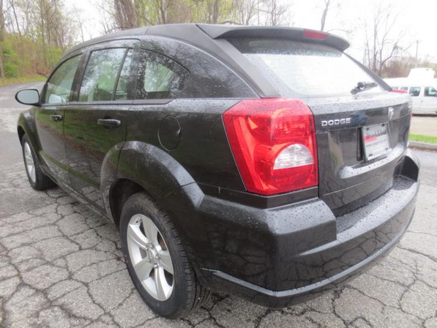 2011 Black /Gray Dodge Caliber Mainstreet (1B3CB3HA7BD) with an 2.0L L4 DOHC 16V engine, Automatic transmission, located at 270 US Route 6, Mahopac, NY, 10541, (845) 621-0895, 41.349022, -73.755280 - Photo#4