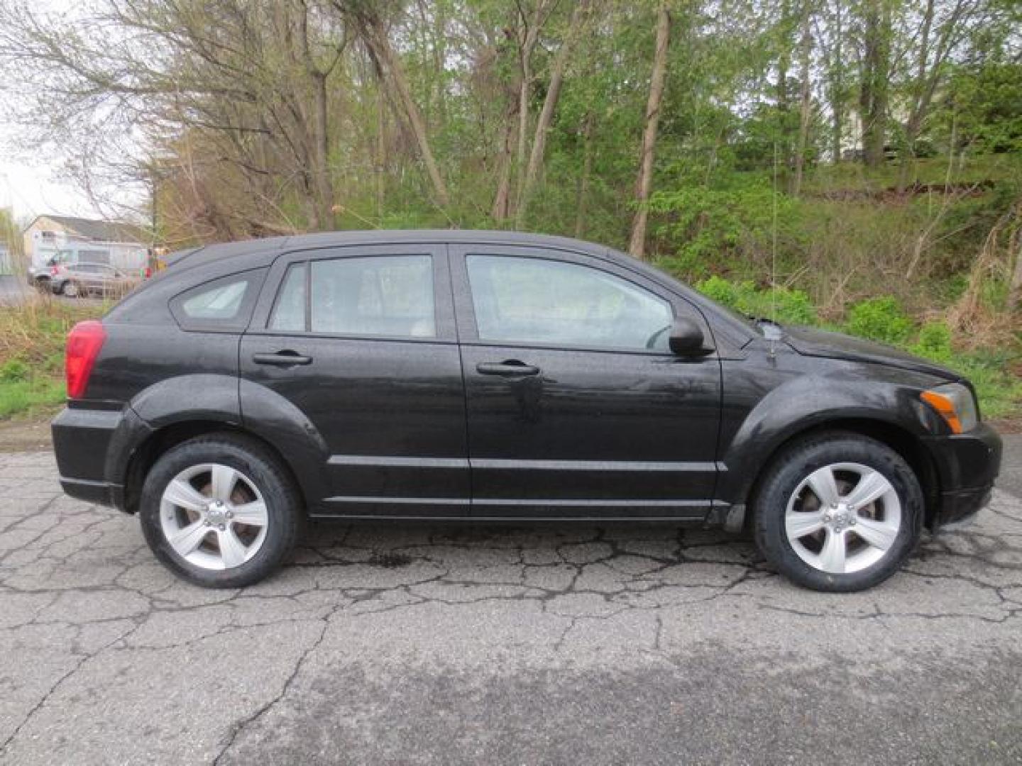 2011 Black /Gray Dodge Caliber Mainstreet (1B3CB3HA7BD) with an 2.0L L4 DOHC 16V engine, Automatic transmission, located at 270 US Route 6, Mahopac, NY, 10541, (845) 621-0895, 41.349022, -73.755280 - Photo#9