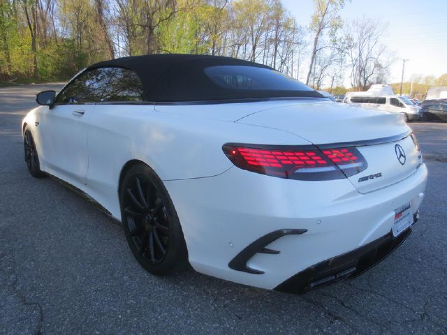 2019 White /White Mercedes-Benz S-Class AMG S63 (WDDXK8JB3KA) with an 4.0L TWIN TURBO V8 DOHC 32V engine, Automatic transmission, located at 270 US Route 6, Mahopac, NY, 10541, (845) 621-0895, 41.349022, -73.755280 - Photo#7