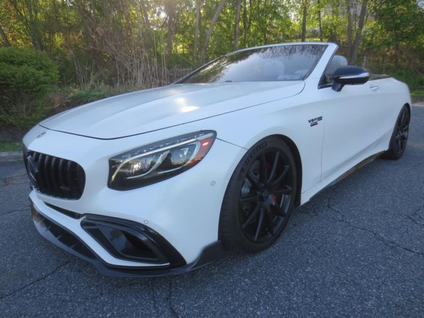 2019 White /White Mercedes-Benz S-Class AMG S63 (WDDXK8JB3KA) with an 4.0L TWIN TURBO V8 DOHC 32V engine, Automatic transmission, located at 270 US Route 6, Mahopac, NY, 10541, (845) 621-0895, 41.349022, -73.755280 - Photo#0