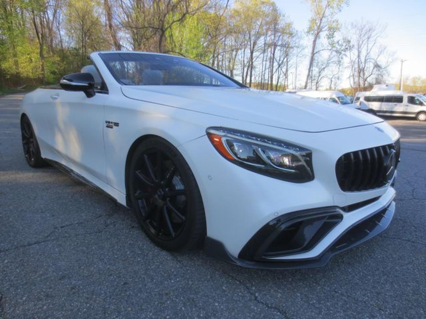 2019 White /White Mercedes-Benz S-Class AMG S63 (WDDXK8JB3KA) with an 4.0L TWIN TURBO V8 DOHC 32V engine, Automatic transmission, located at 270 US Route 6, Mahopac, NY, 10541, (845) 621-0895, 41.349022, -73.755280 - Photo#2