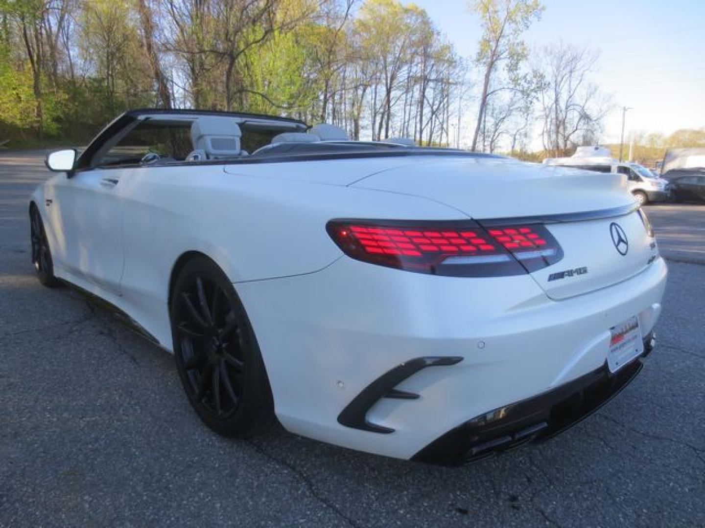 2019 White /White Mercedes-Benz S-Class AMG S63 (WDDXK8JB3KA) with an 4.0L TWIN TURBO V8 DOHC 32V engine, Automatic transmission, located at 270 US Route 6, Mahopac, NY, 10541, (845) 621-0895, 41.349022, -73.755280 - Photo#9