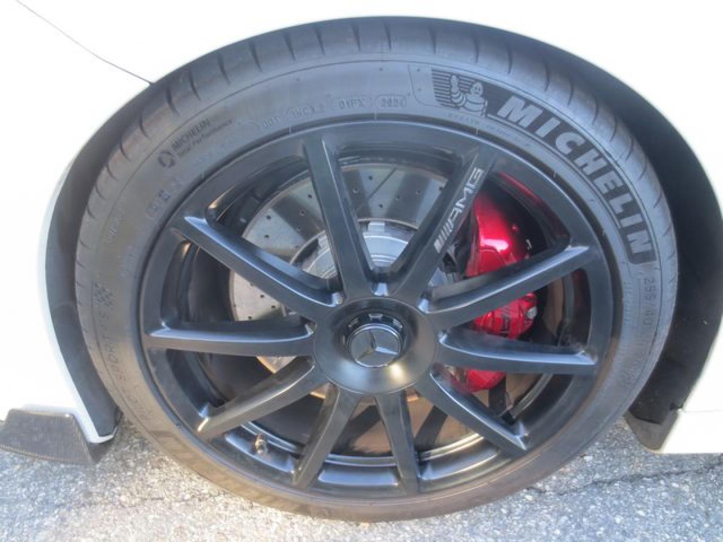 2019 White /White Mercedes-Benz S-Class AMG S63 (WDDXK8JB3KA) with an 4.0L TWIN TURBO V8 DOHC 32V engine, Automatic transmission, located at 270 US Route 6, Mahopac, NY, 10541, (845) 621-0895, 41.349022, -73.755280 - Photo#22