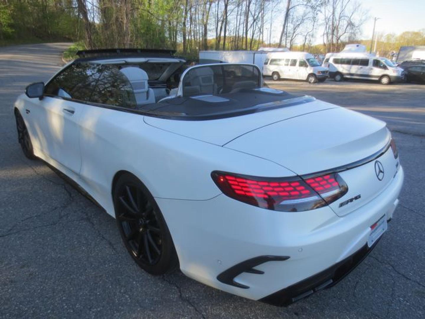 2019 White /White Mercedes-Benz S-Class AMG S63 (WDDXK8JB3KA) with an 4.0L TWIN TURBO V8 DOHC 32V engine, Automatic transmission, located at 270 US Route 6, Mahopac, NY, 10541, (845) 621-0895, 41.349022, -73.755280 - Photo#10