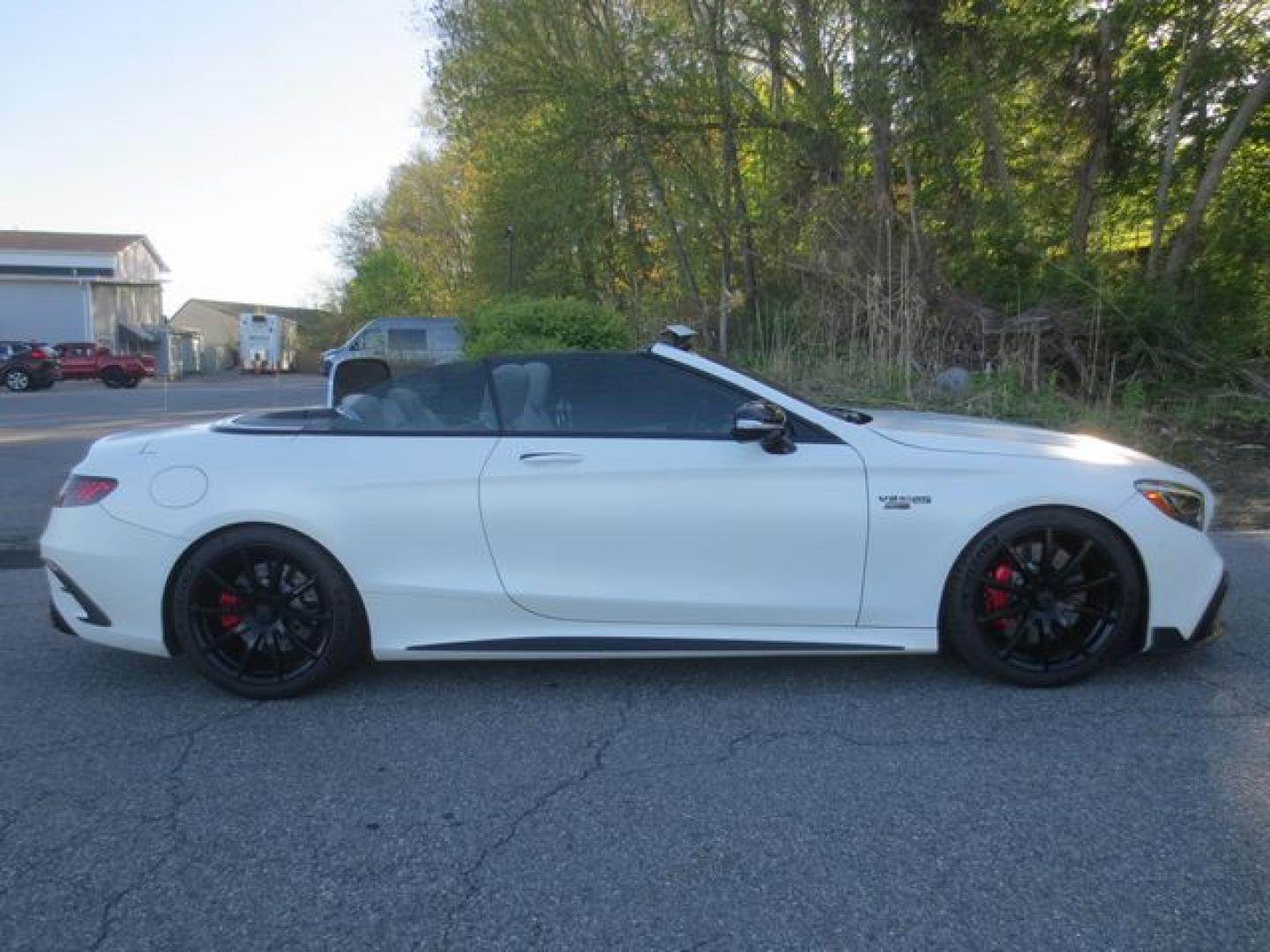 2019 White /White Mercedes-Benz S-Class AMG S63 (WDDXK8JB3KA) with an 4.0L TWIN TURBO V8 DOHC 32V engine, Automatic transmission, located at 270 US Route 6, Mahopac, NY, 10541, (845) 621-0895, 41.349022, -73.755280 - Photo#25