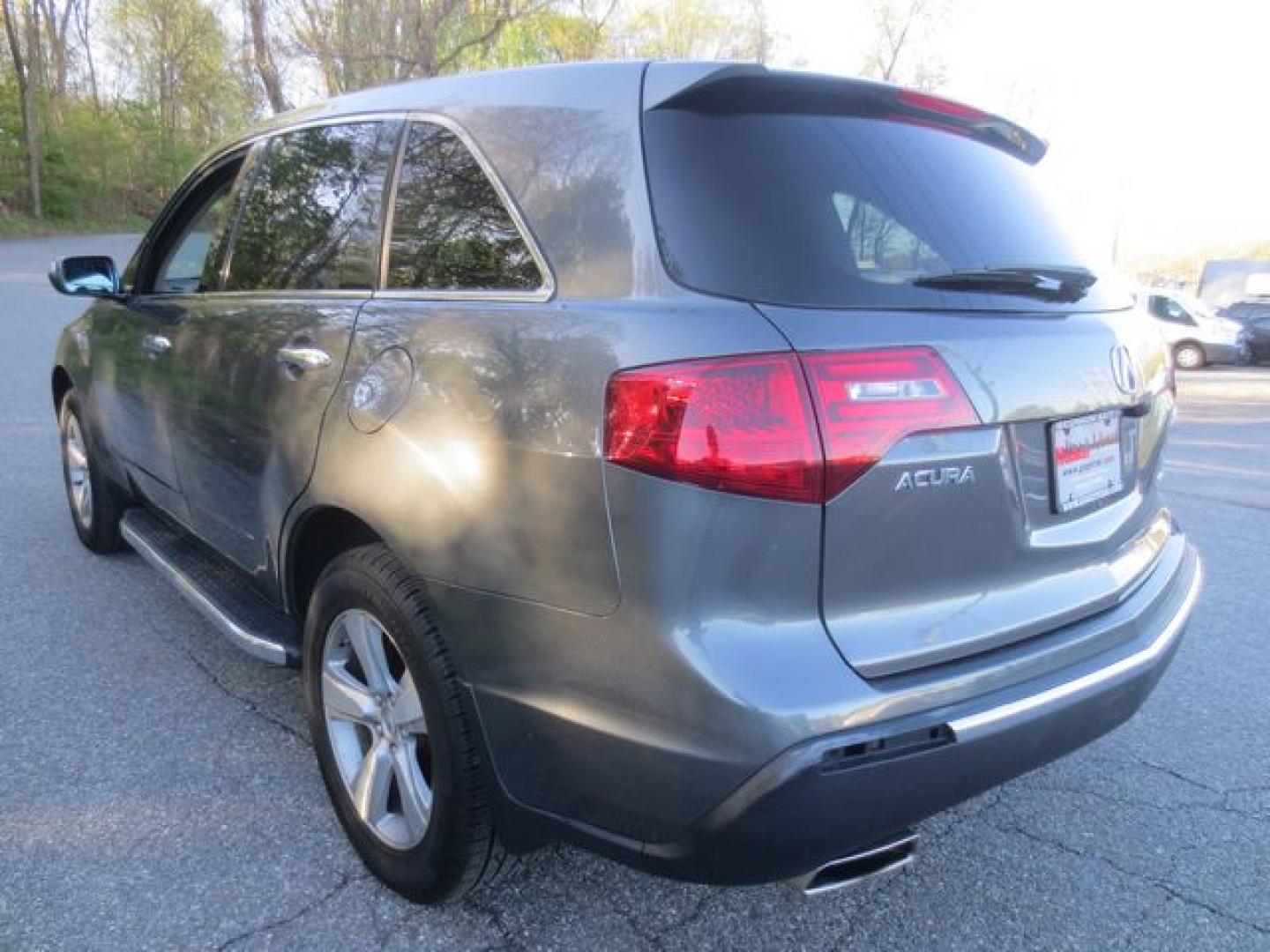 2011 Gray /Black Acura MDX (2HNYD2H2XBH) with an 3.5L V6 SOHC 24V engine, 6-Speed Automatic transmission, located at 270 US Route 6, Mahopac, NY, 10541, (845) 621-0895, 41.349022, -73.755280 - Photo#4