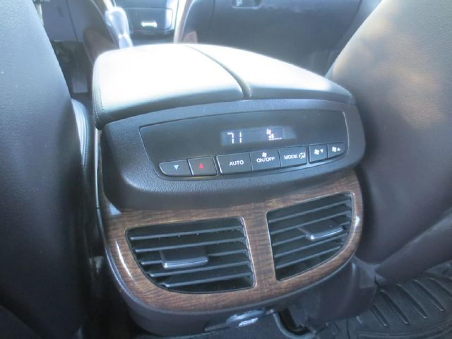 2011 Gray /Black Acura MDX (2HNYD2H2XBH) with an 3.5L V6 SOHC 24V engine, 6-Speed Automatic transmission, located at 270 US Route 6, Mahopac, NY, 10541, (845) 621-0895, 41.349022, -73.755280 - Photo#9