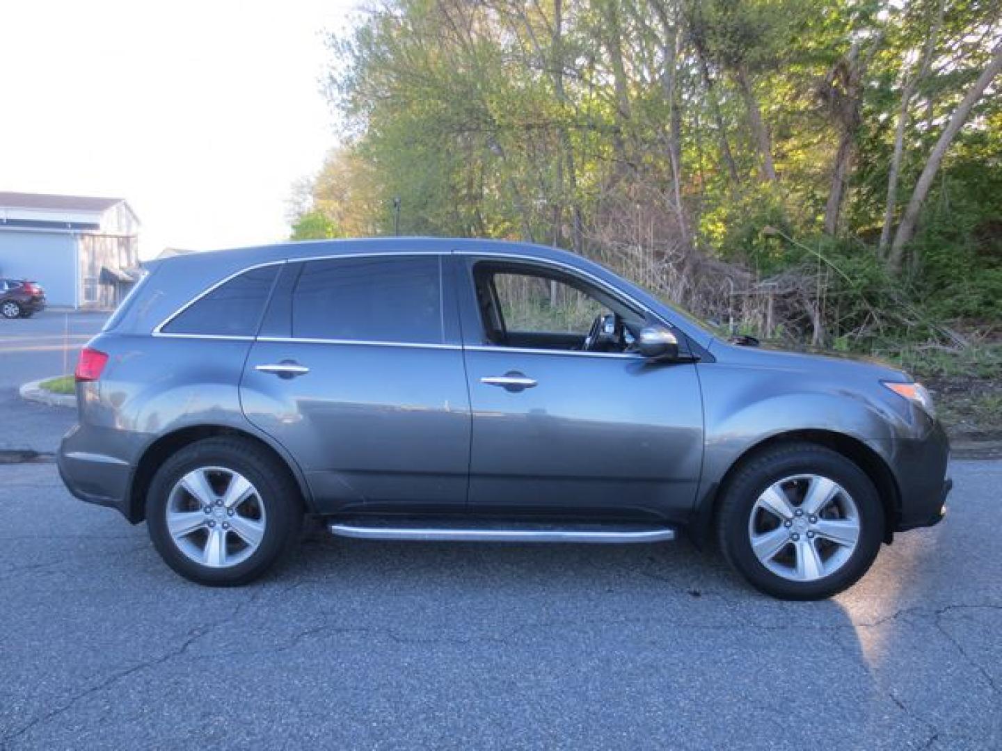 2011 Gray /Black Acura MDX (2HNYD2H2XBH) with an 3.5L V6 SOHC 24V engine, 6-Speed Automatic transmission, located at 270 US Route 6, Mahopac, NY, 10541, (845) 621-0895, 41.349022, -73.755280 - Photo#12